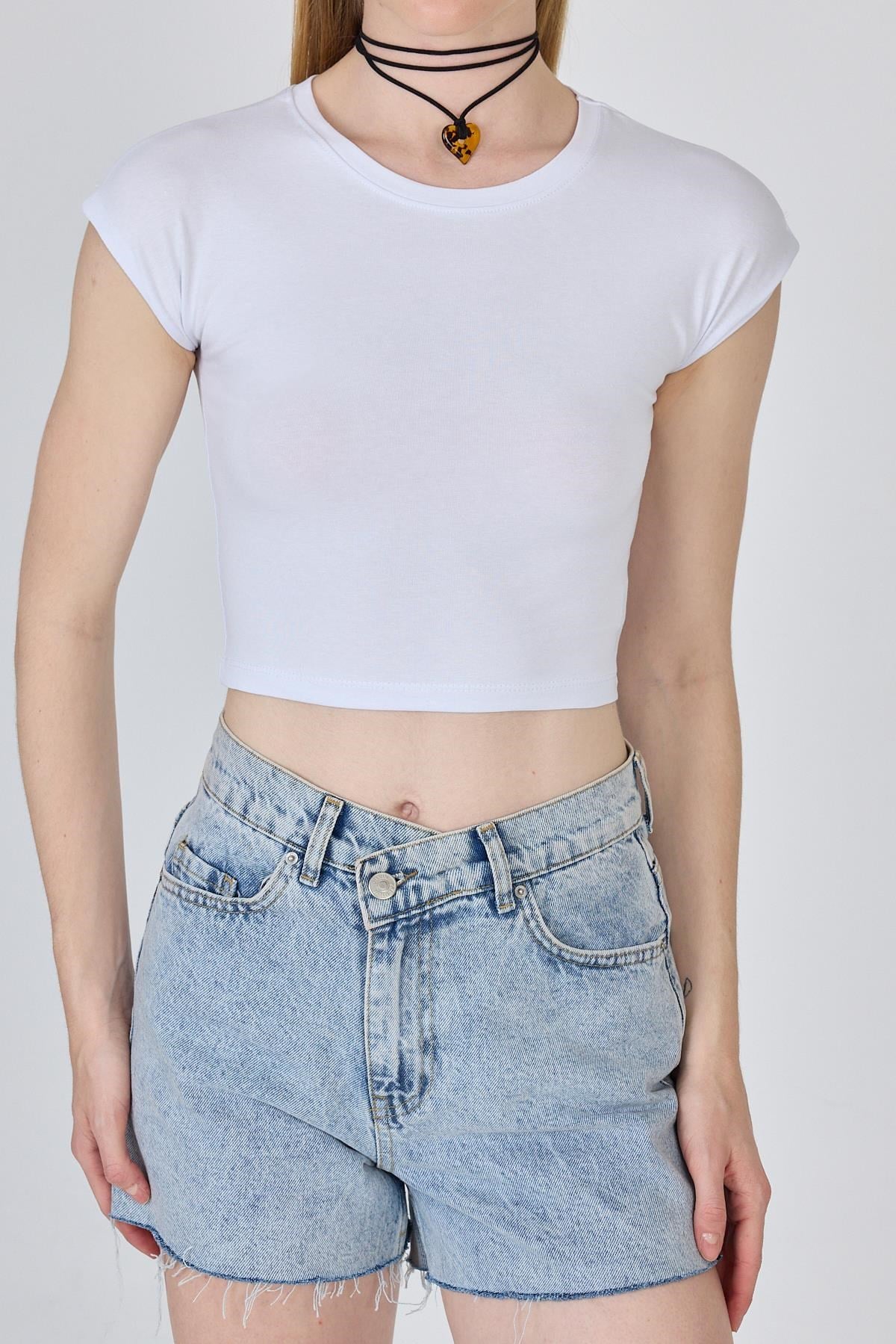 Beyaz Bisiklet Yaka Pamuklu Slim Fit Crop Tişört 9199M