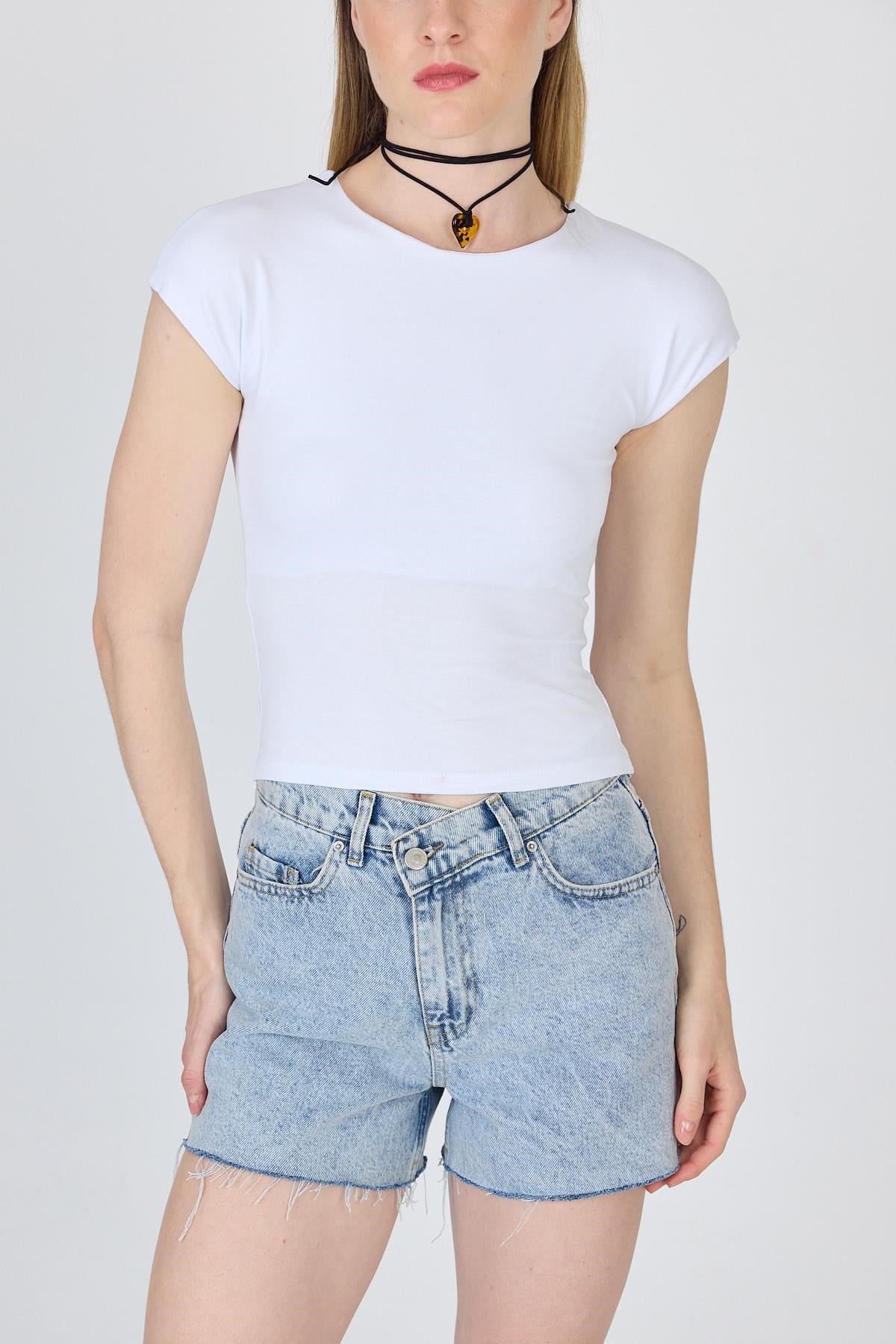 Beyaz Bisiklet Yaka Pamuklu Slim Fit Tişört 9190