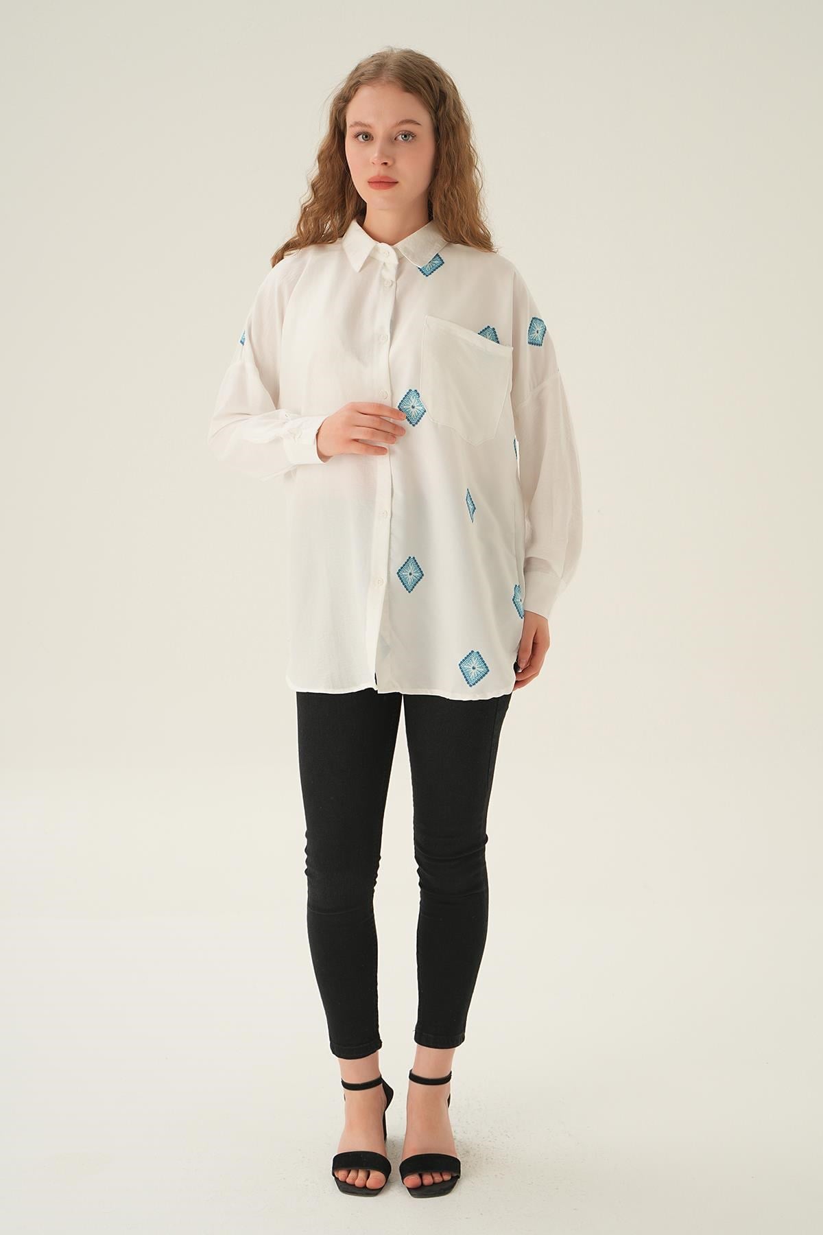 Beyaz Cepli Oversize Nakış Detay Gömlek 71481
