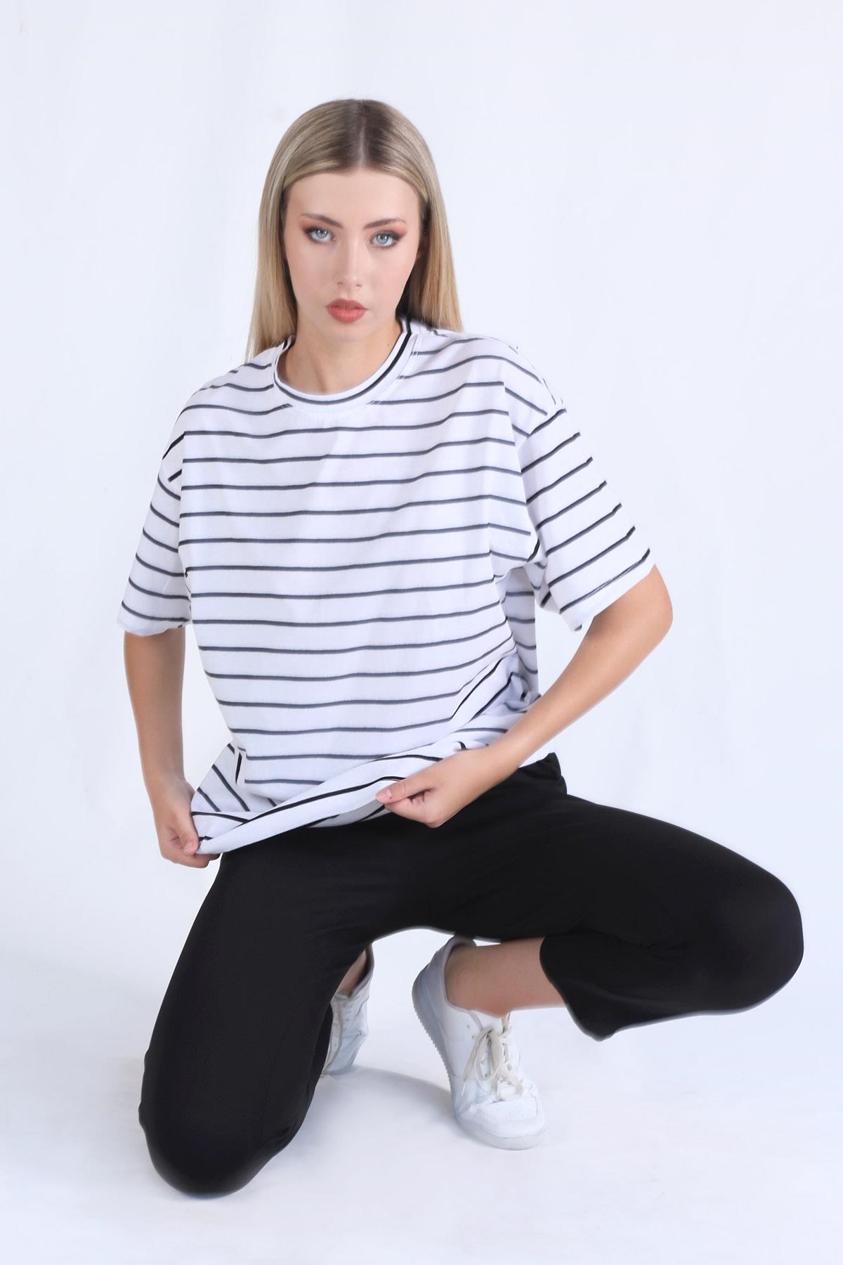 Beyaz Çizgili Oversize Tişört 23350
