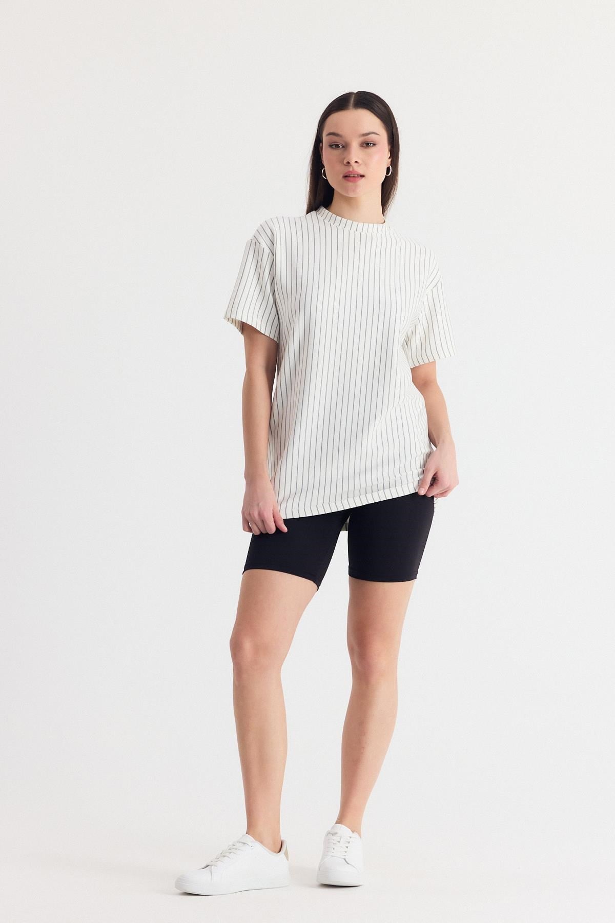 Beyaz Çizgili Oversize Tişört 4447A