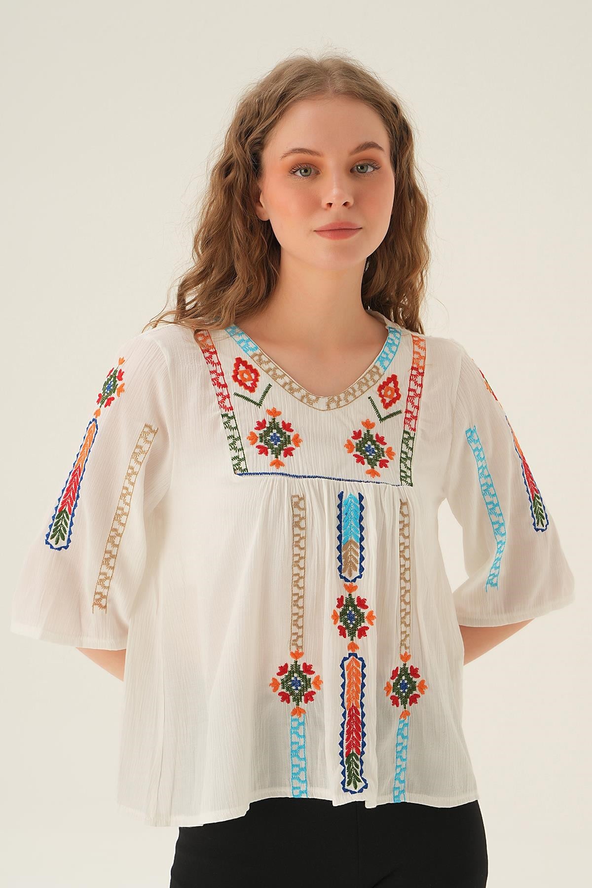 Beyaz Etnik Desen Bluz 4100