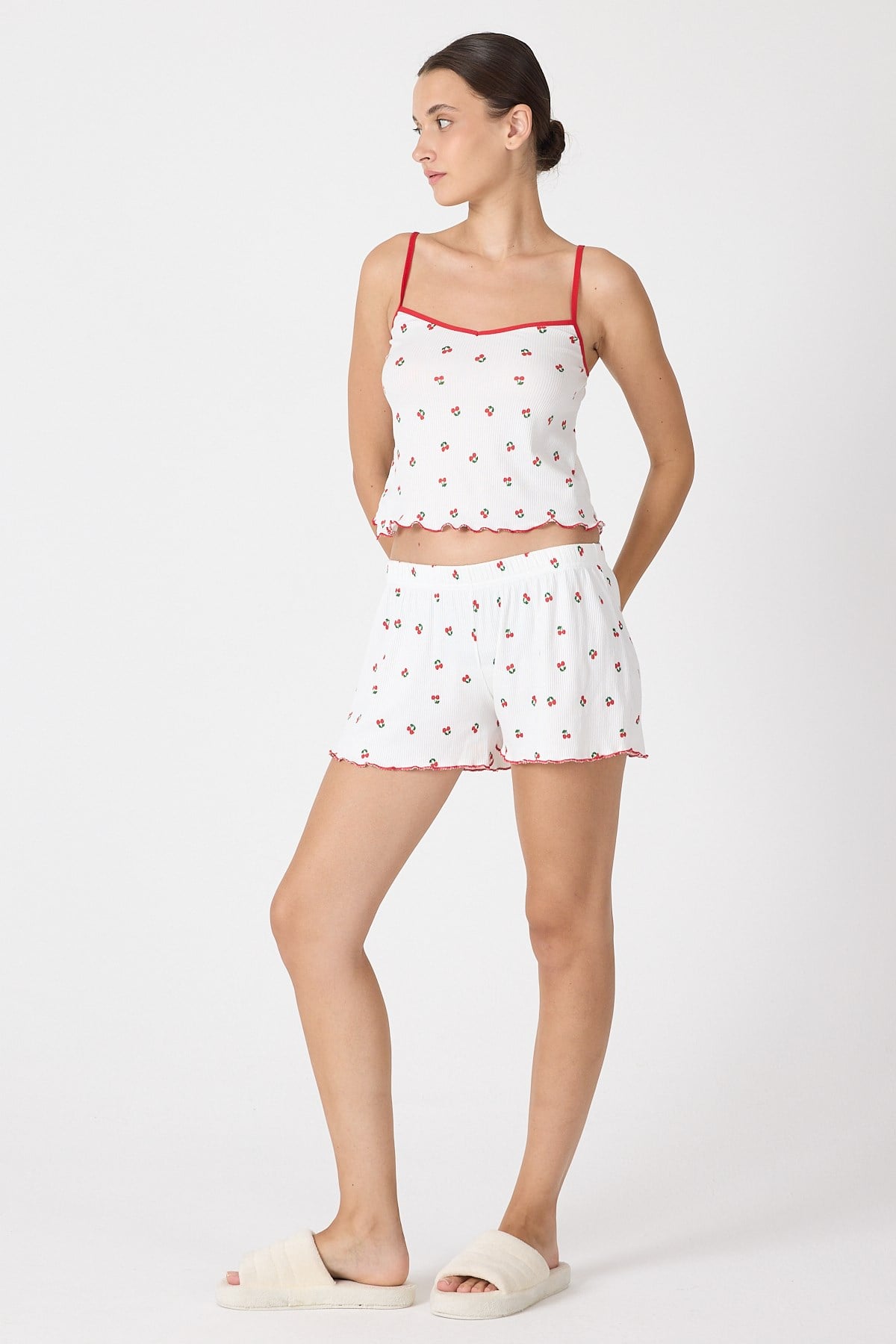 Beyaz Kiraz Desenli Kadın Pijama Takımı 3415