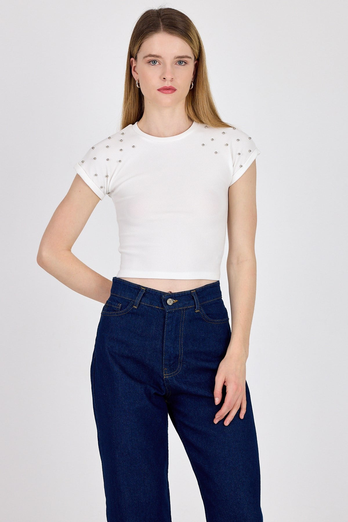 Beyaz Omuz Boncuk Detaylı Slim Fit Crop Tişört 9208M
