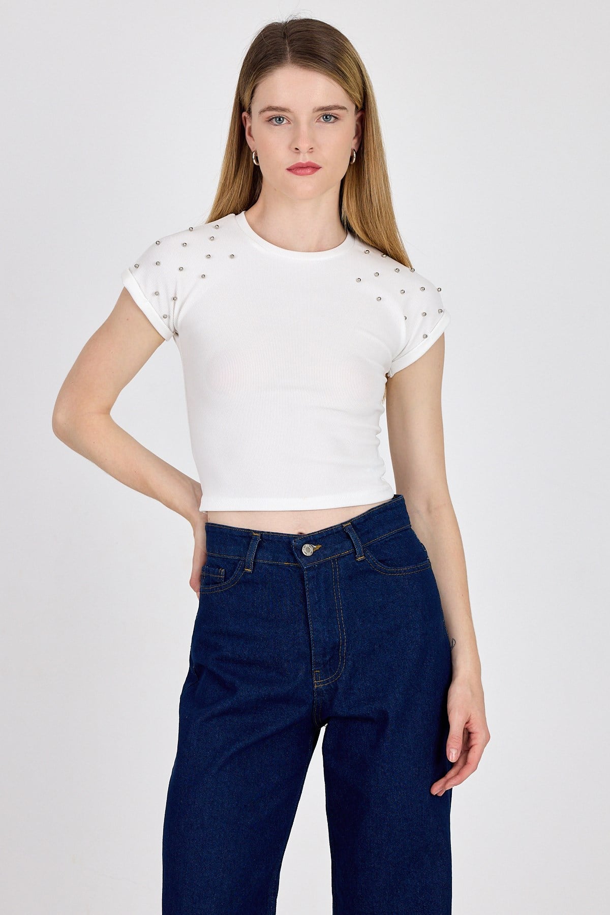 Beyaz Omuz Boncuk Detaylı Slim Fit Crop Tişört 9208M