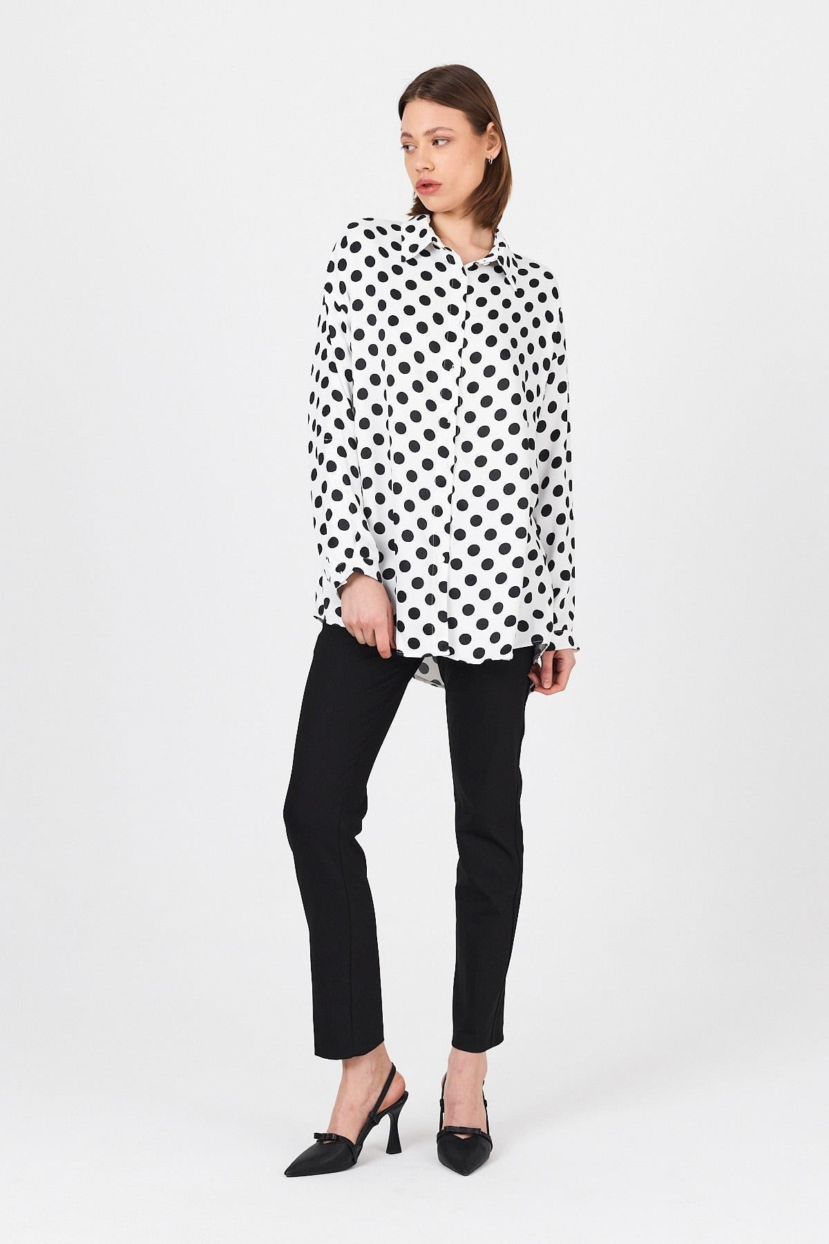 Beyaz Puantiye Desen Oversize Saten Gömlek 9411