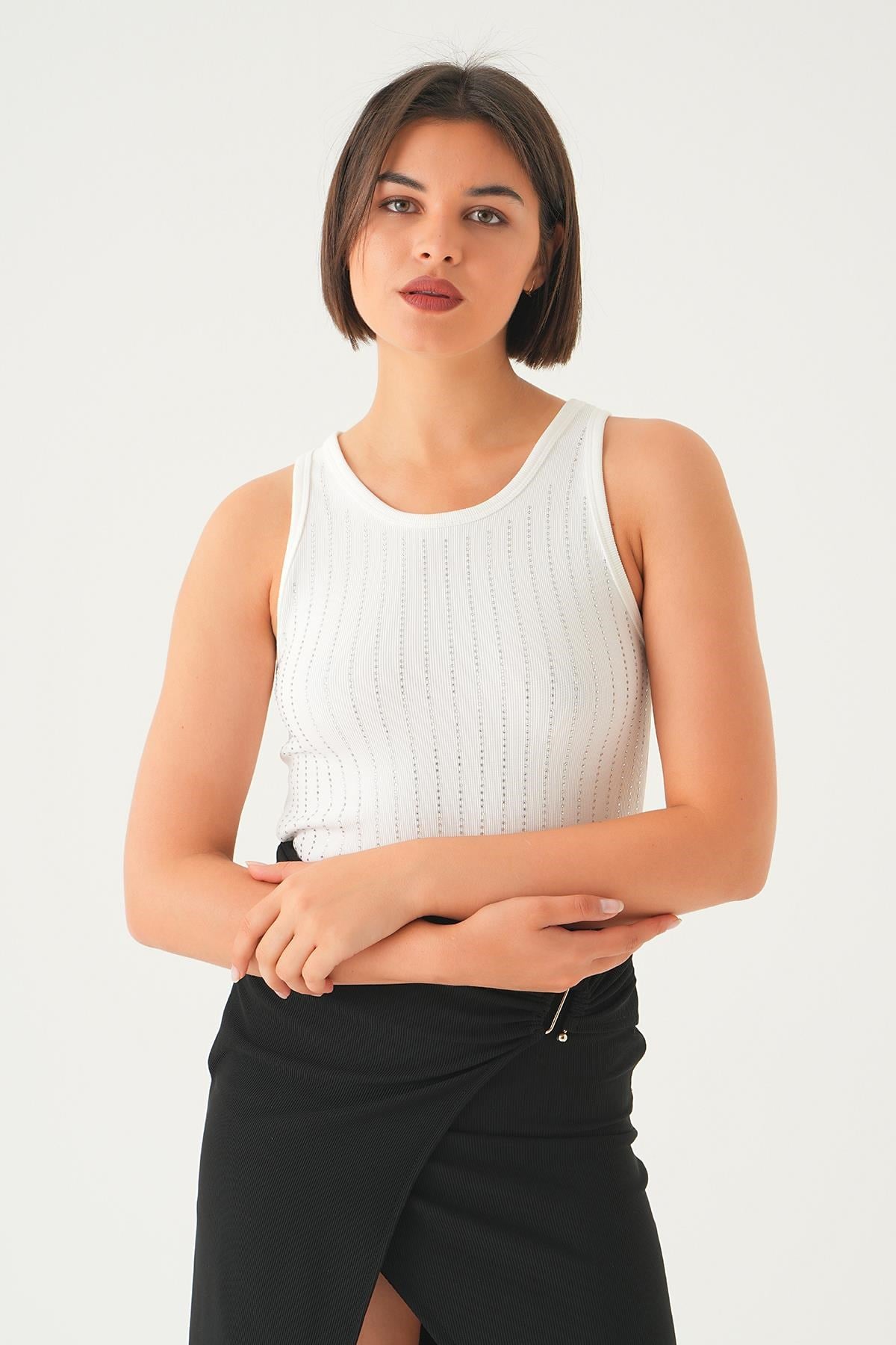 Beyaz Taşlı Kolsuz Bluz 21525
