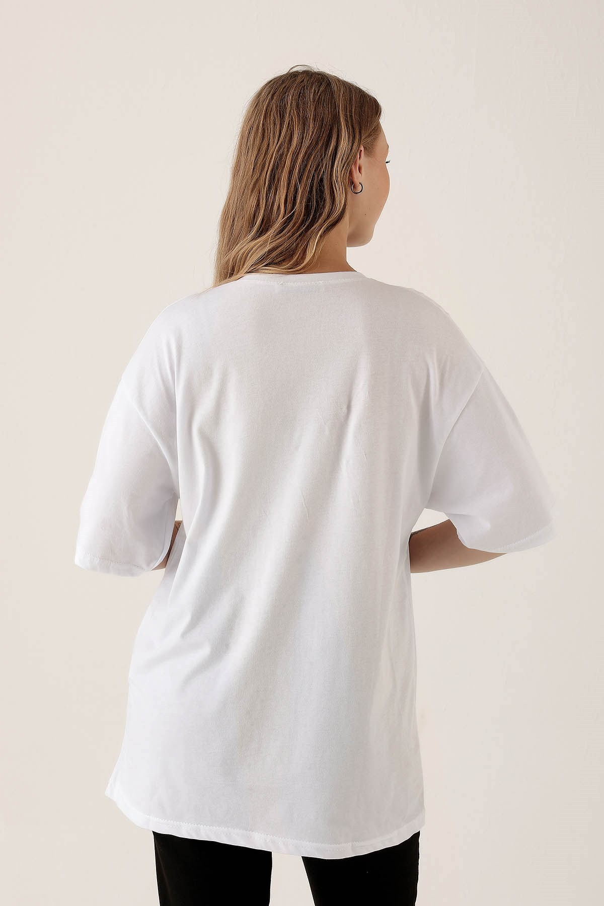 Beyaz V Yaka Oversize Tişört 9002M