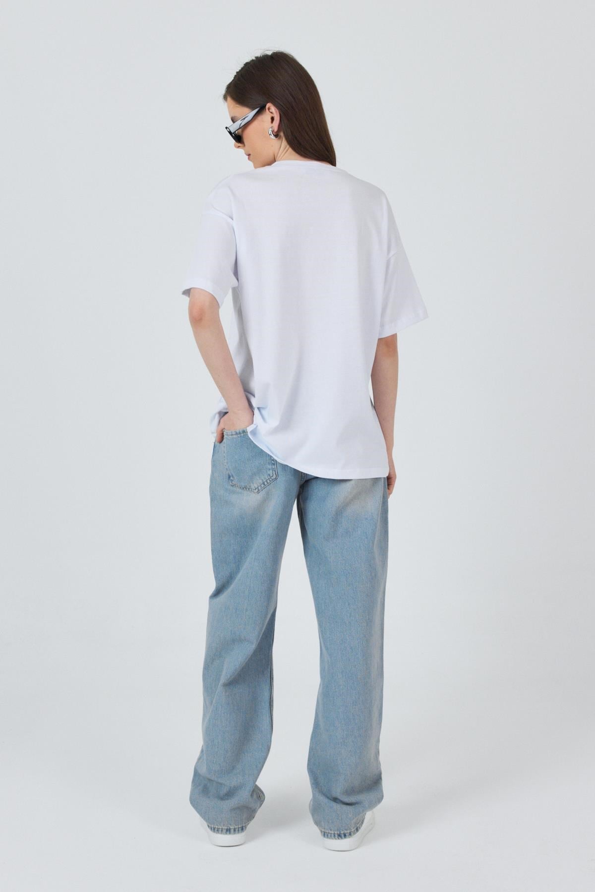 Beyaz Yaka Yazı Baskılı Oversize Pamuklu Tişört 2150-34M