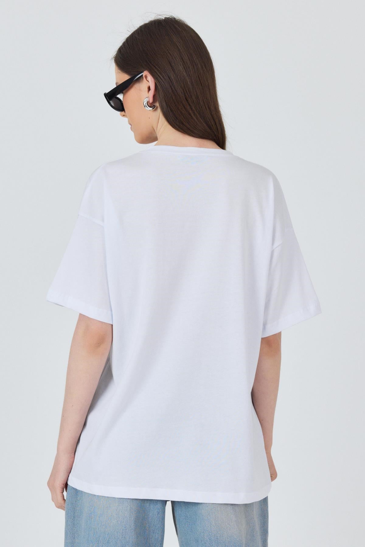 Beyaz Yaka Yazı Baskılı Oversize Pamuklu Tişört 2150-34M