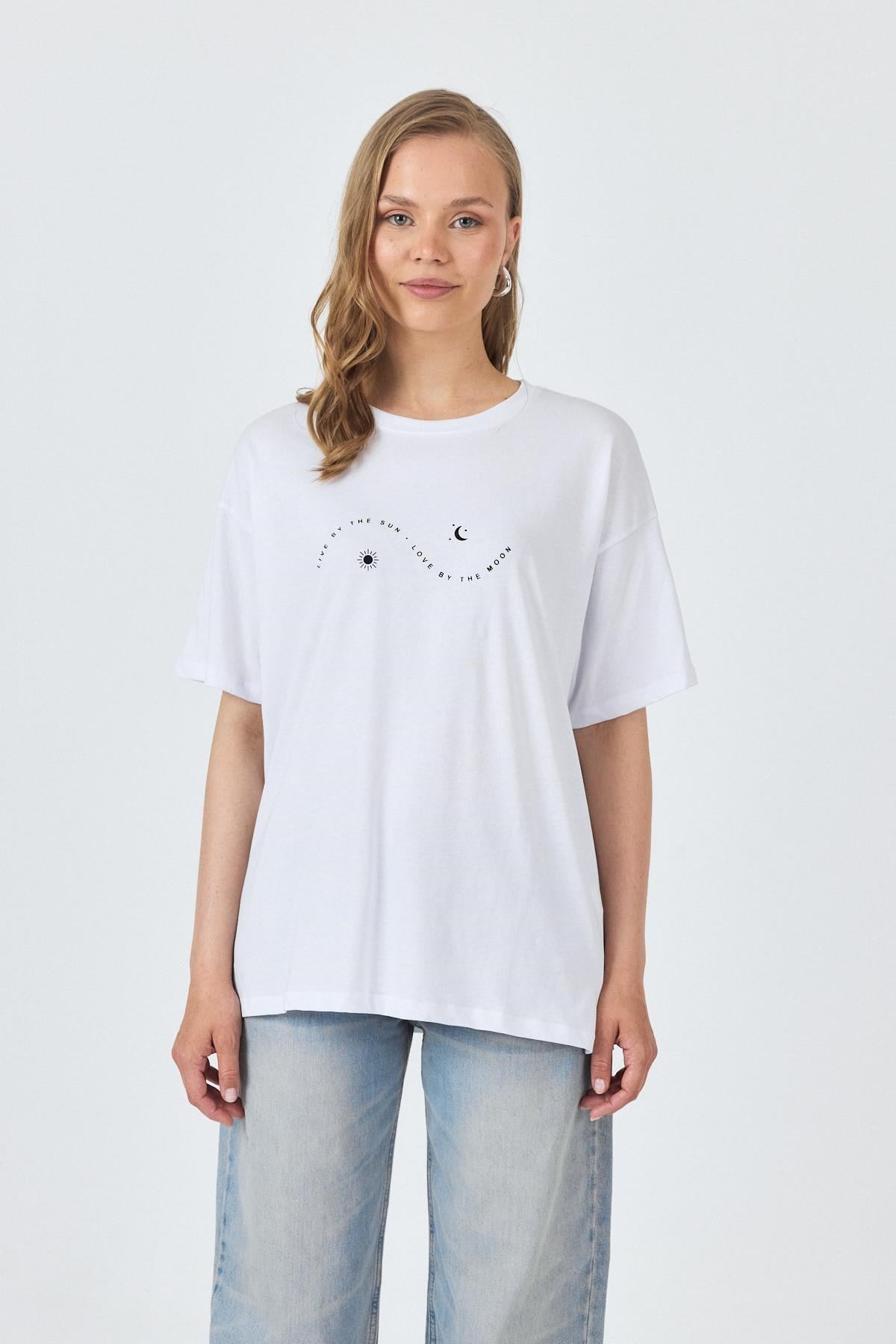 Beyaz Yazı Baskılı Oversize Pamuklu Tişört 2150-32M