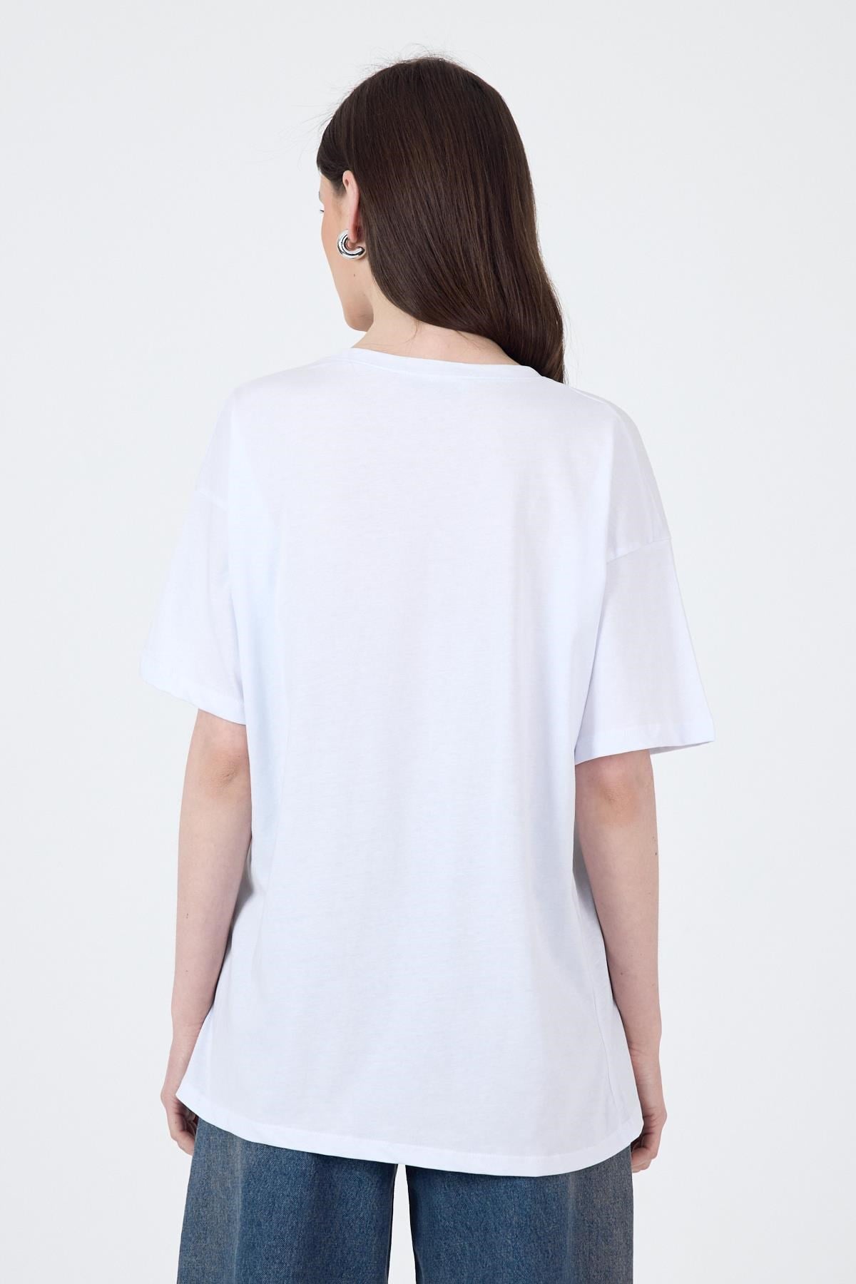 Beyaz Yazı Baskılı Pamuklu Oversize Tişört 2150-3M