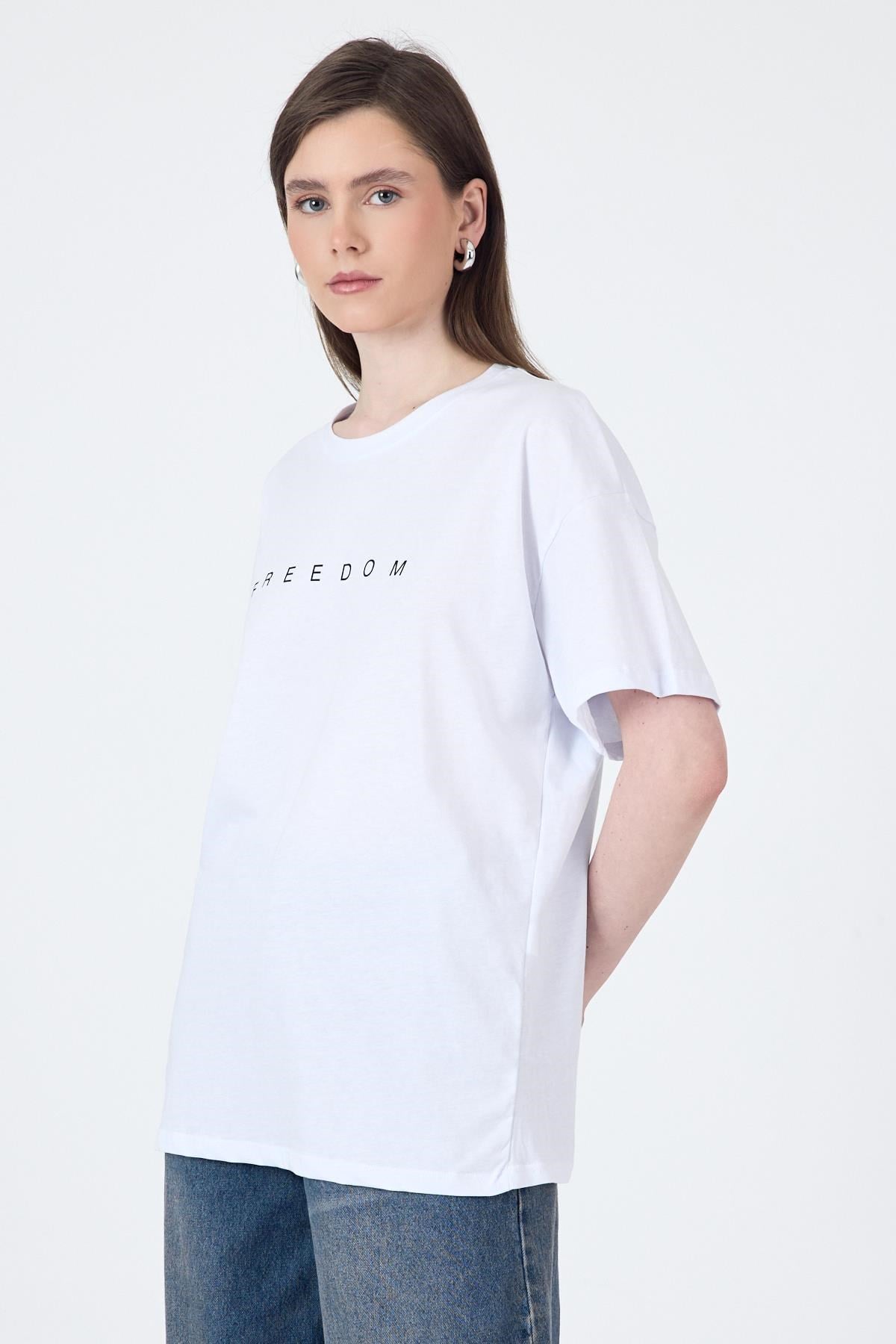 Beyaz Yazı Baskılı Pamuklu Oversize Tişört 2150-3M