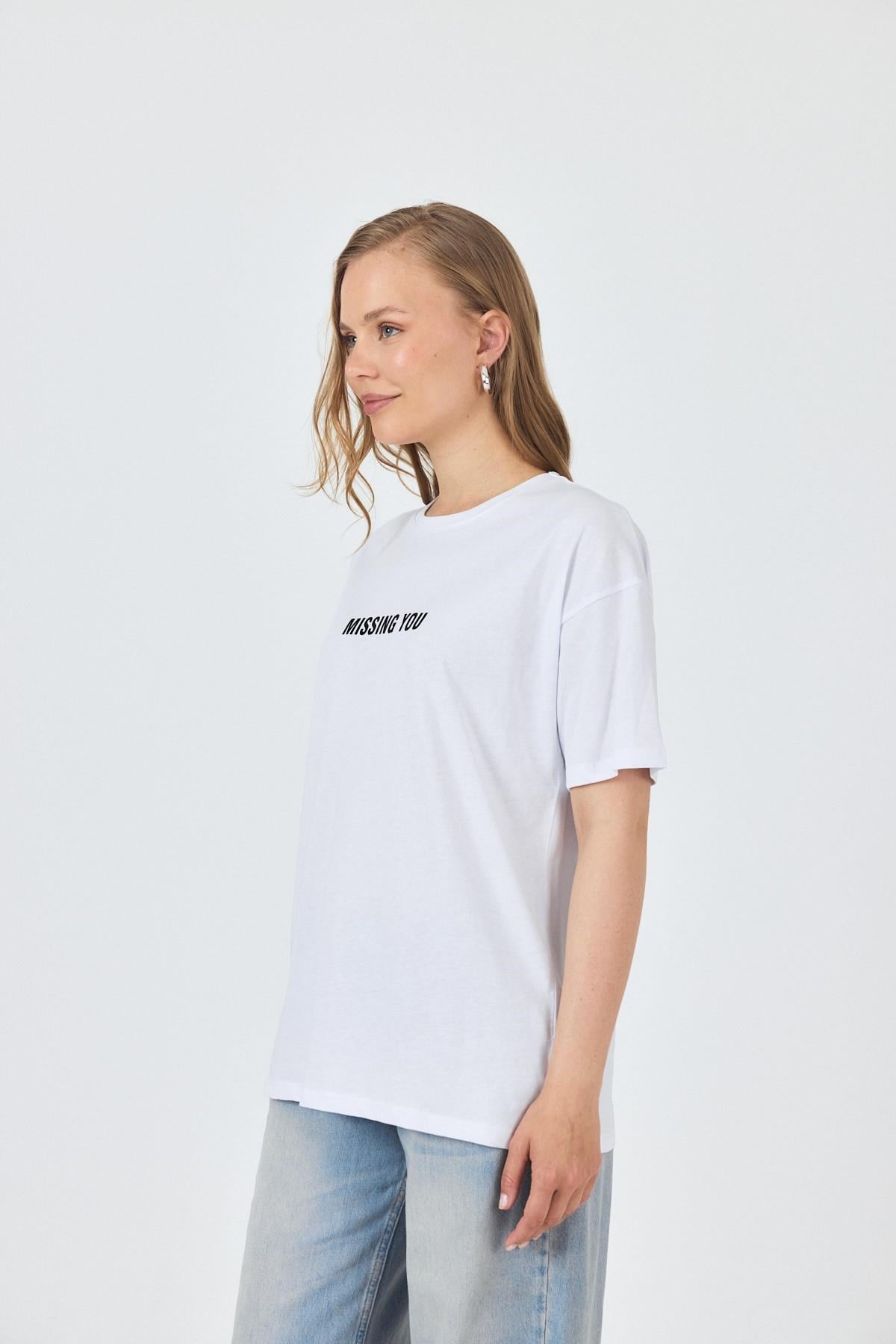 Beyaz Yazı Baskılı Pamuklu Oversize Tişört 2150-6M