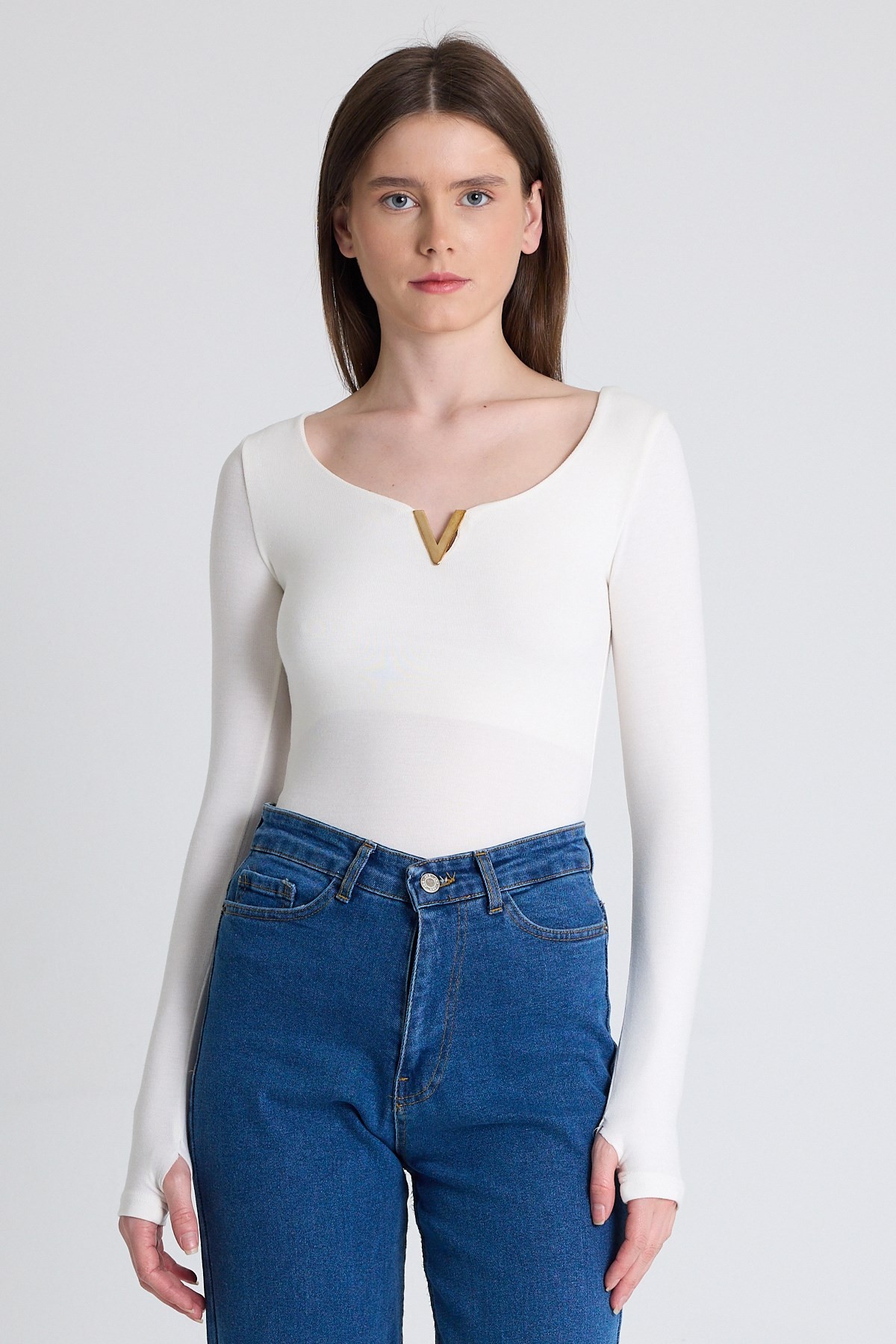 Bluz-Beyaz Viskoz/Yumuşak Kumaş Aksesuarlı Parmak Geçme Detaylı Bluz 1476-rulem