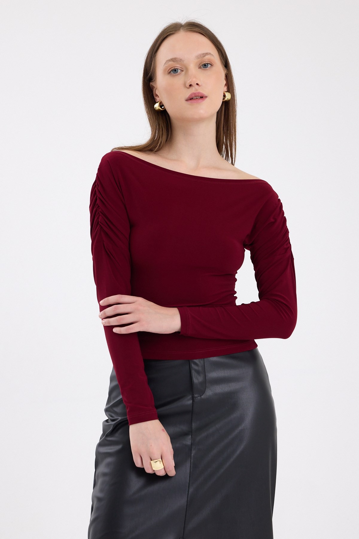 Bluz-Bordo Kayık Yaka Kol Büzgülü Bluz 2433-rulem