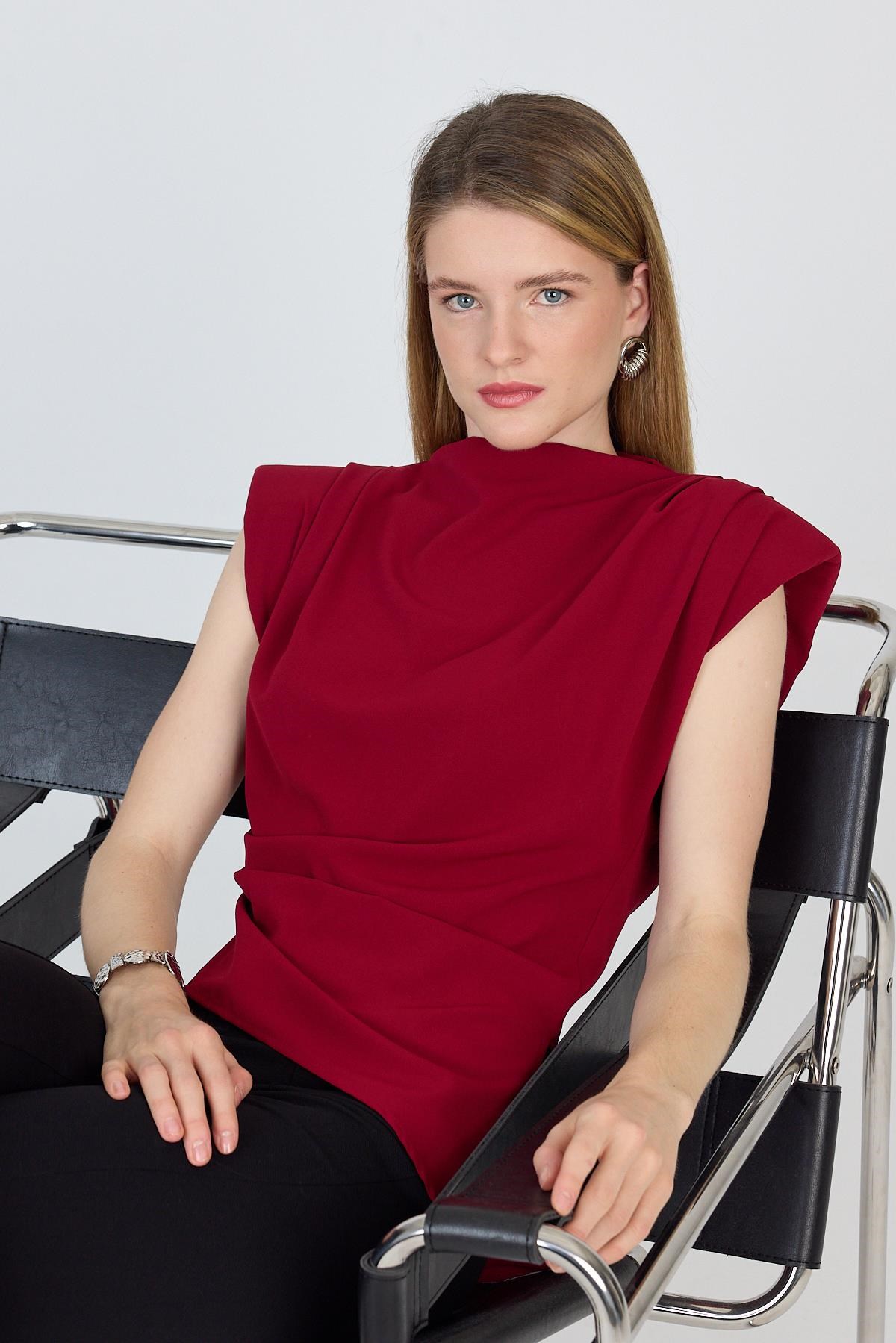 Bluz-Bordo Vatkalı Asimetrik Kesim Kolsuz Bluz 242185-rulem