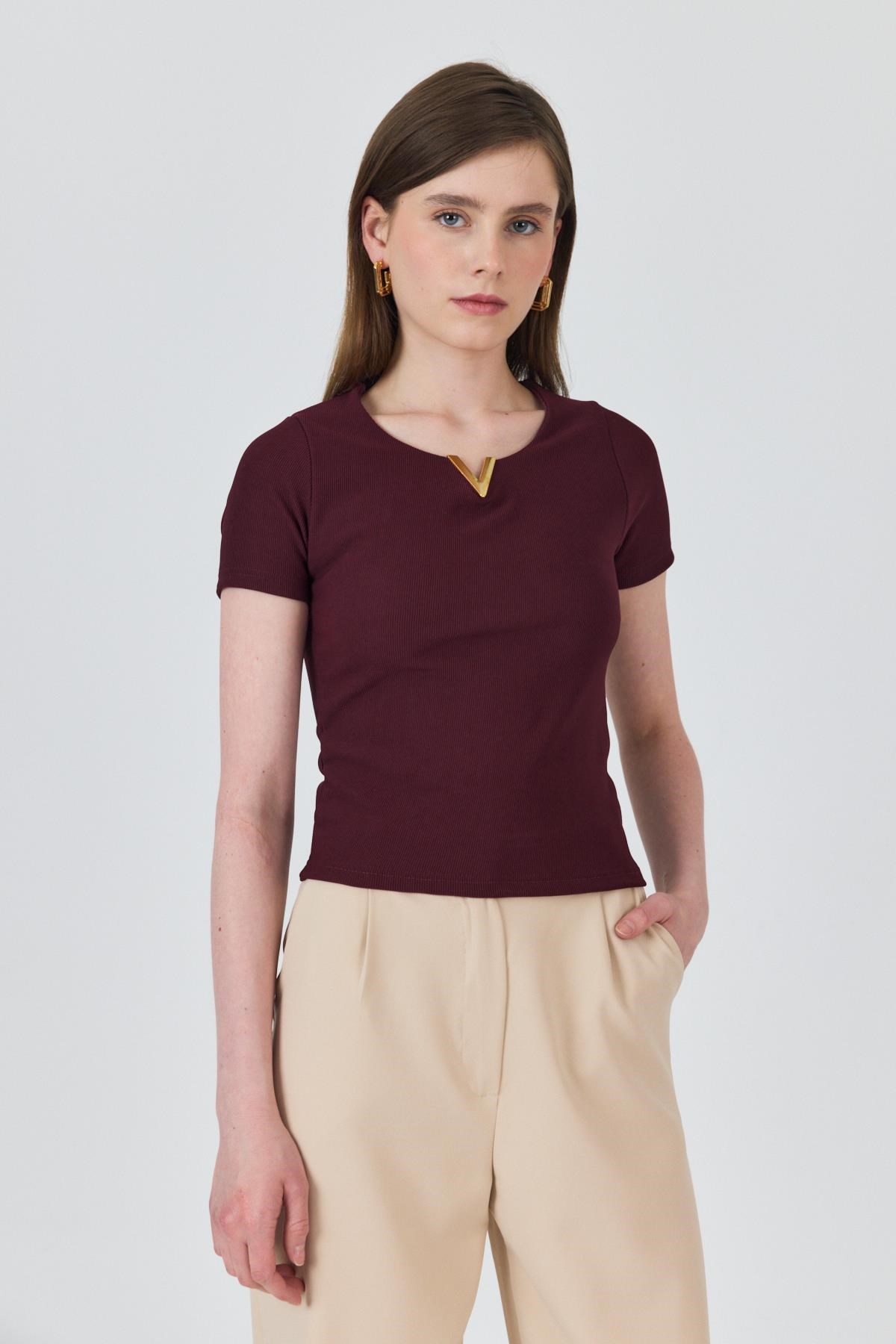 Bluz-Bordo Yaka Aksesuar Detaylı Örme Tişört 2224-rulem