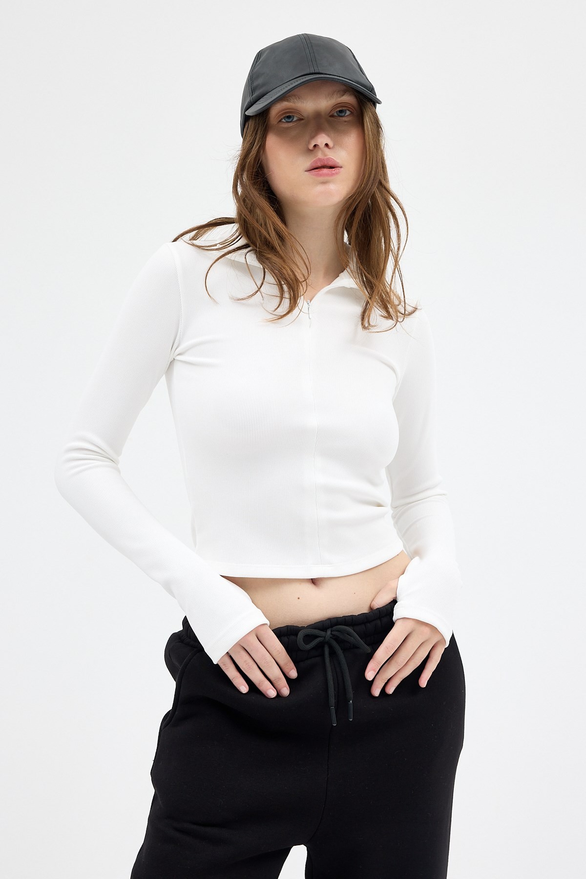 Bluz-Ekru Yarım Balıkçı Yaka Fermuarlı Body 2447-rulem