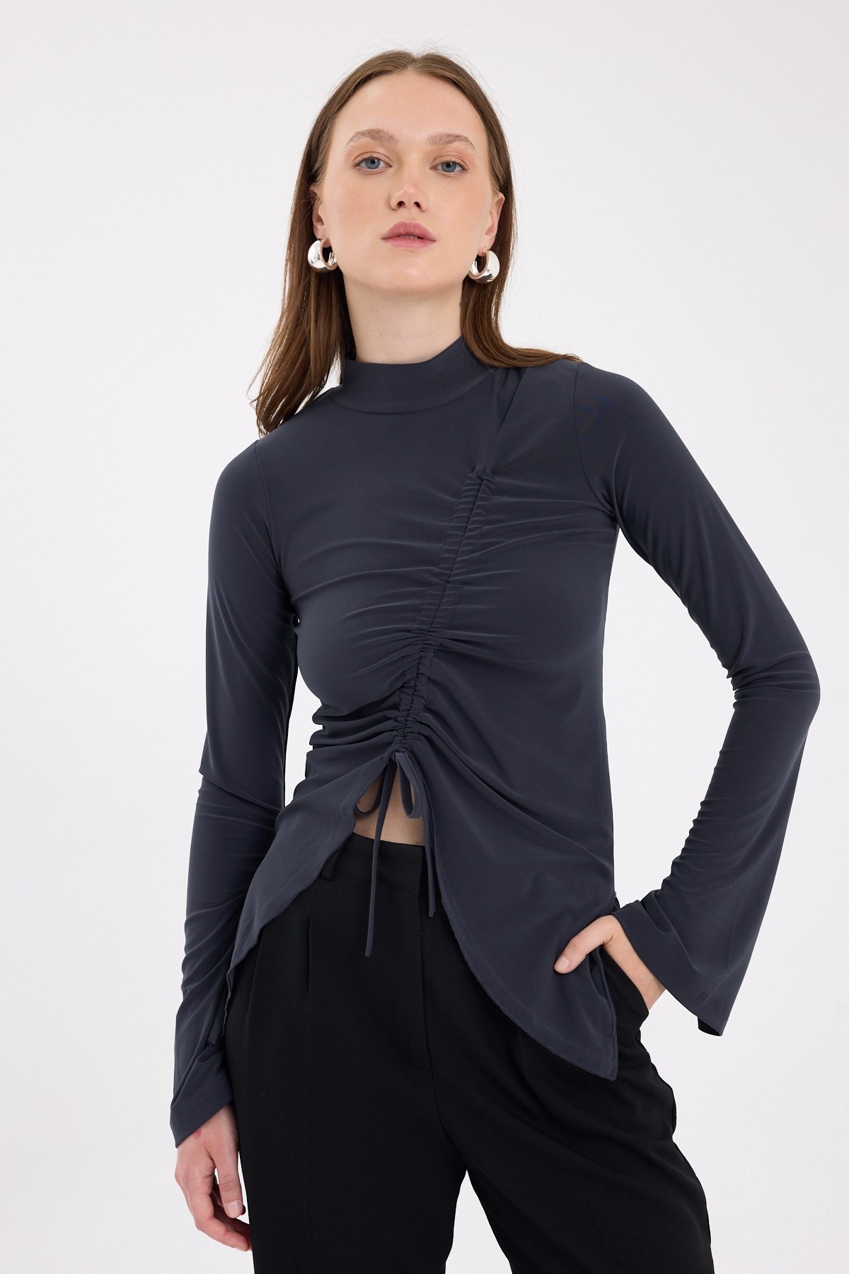 Bluz-Gri Büzgü Detaylı Balıkçı Yaka Bluz 2458-rulem