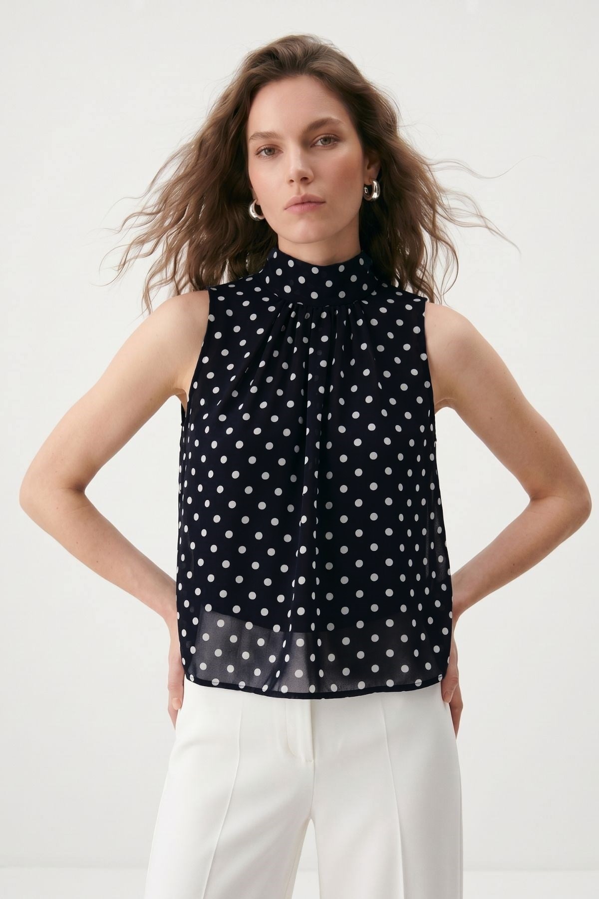 Bluz-Halter Yaka Puantiyeli Şifon Bluz 2932 Siyah -rulem