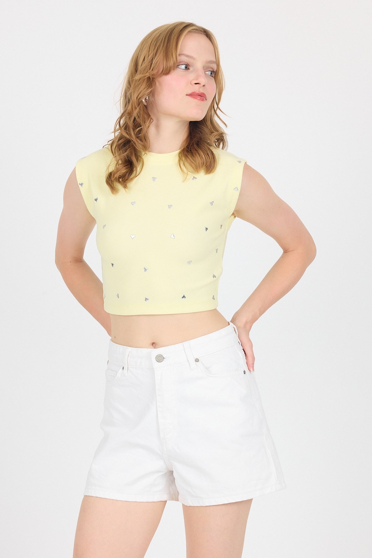 Bluz-Sarı Gümüş Kalp Detaylı Crop Tişört 2499-rulem