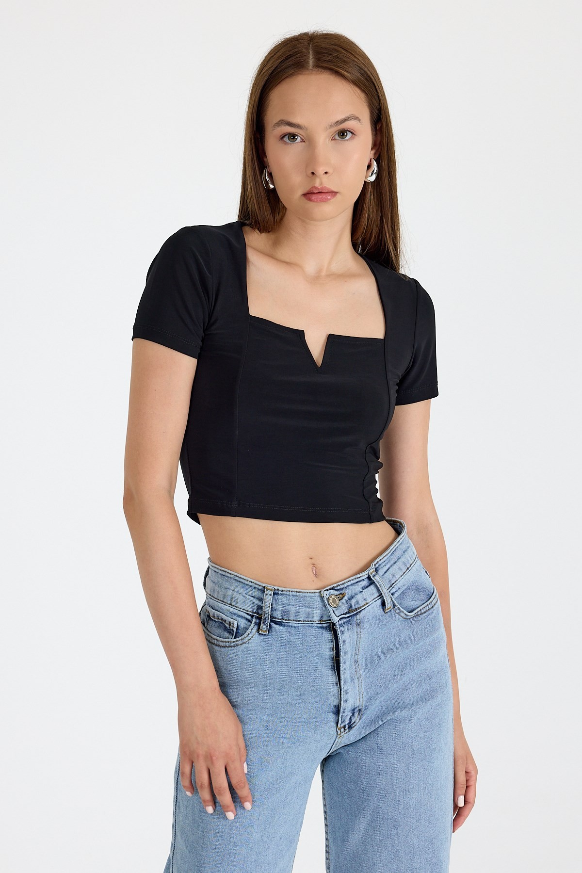 Bluz-Siyah Kare Yaka V Kesim Detaylı Crop Bluz 10432-rulem