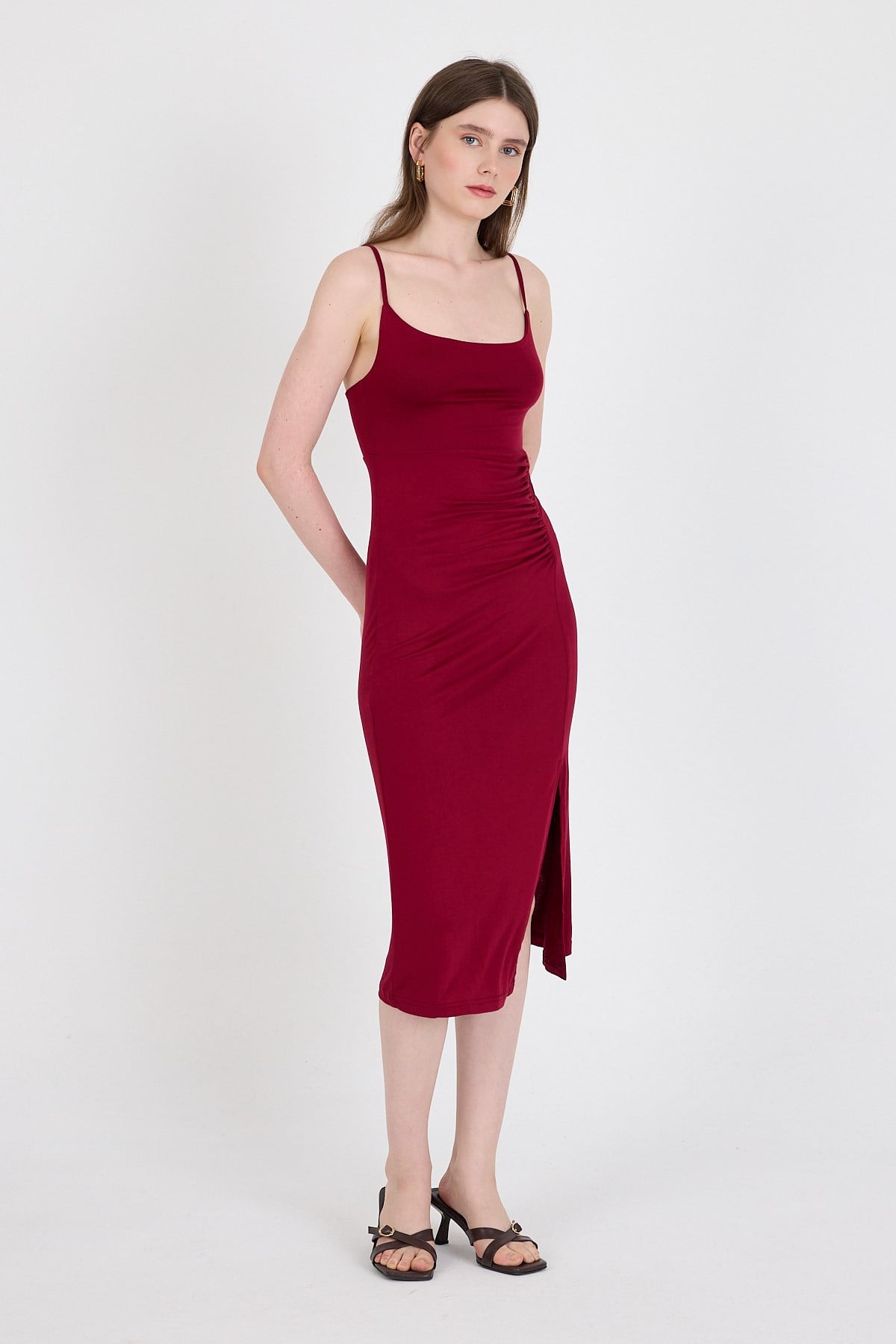 Bordo Askılı Yırtmaçlı Drape Detaylı Dokuma Elbise 21003