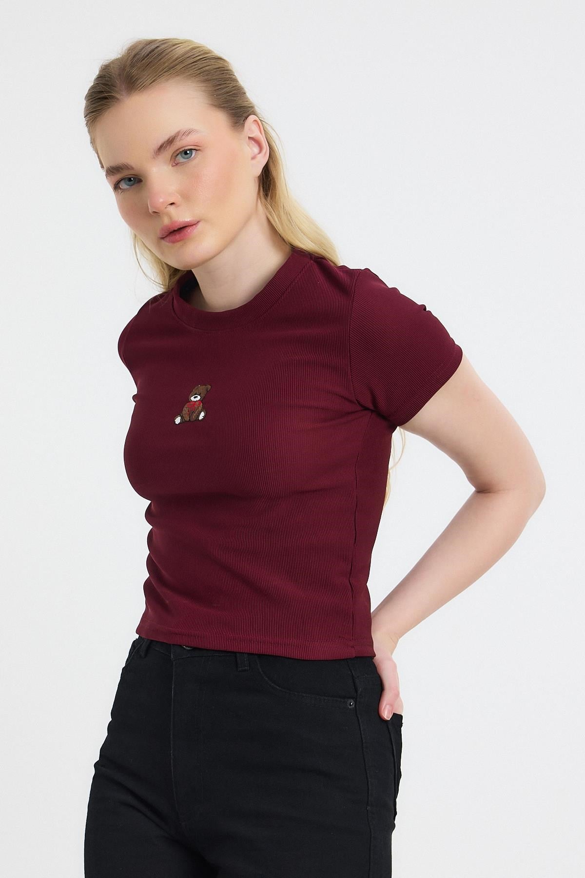 Bordo Ayıcık Nakışlı Kısa Kol Bluz 2199