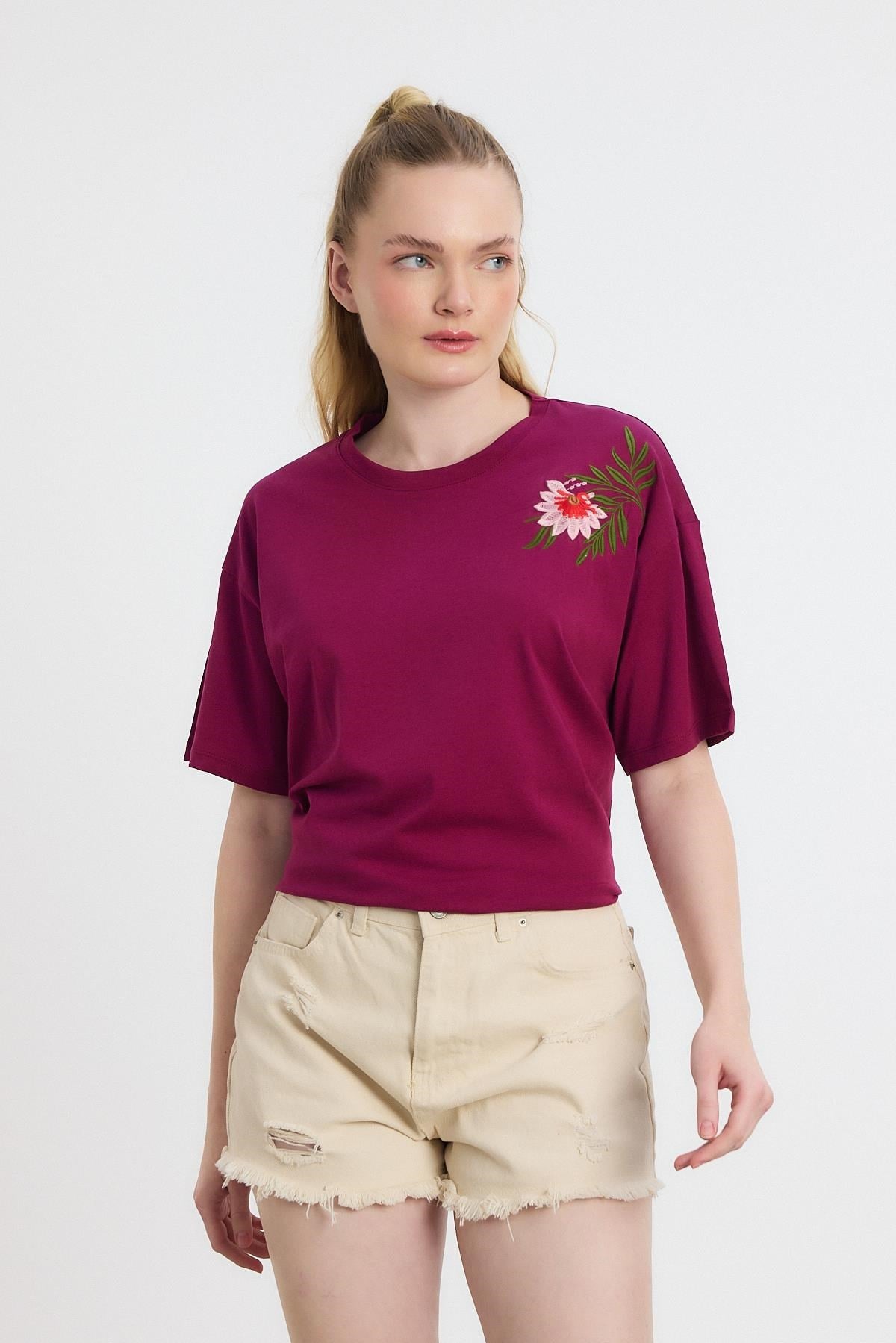 Bordo Çiçek Nakışlı Tişört 2150-21M
