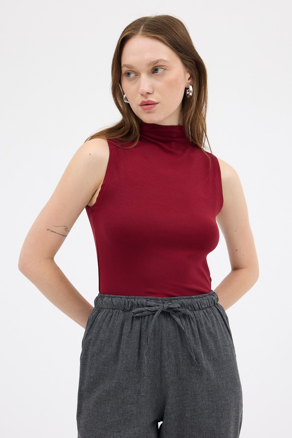 Bordo Kadın Kolsuz Yüksek Yaka Body 8155A