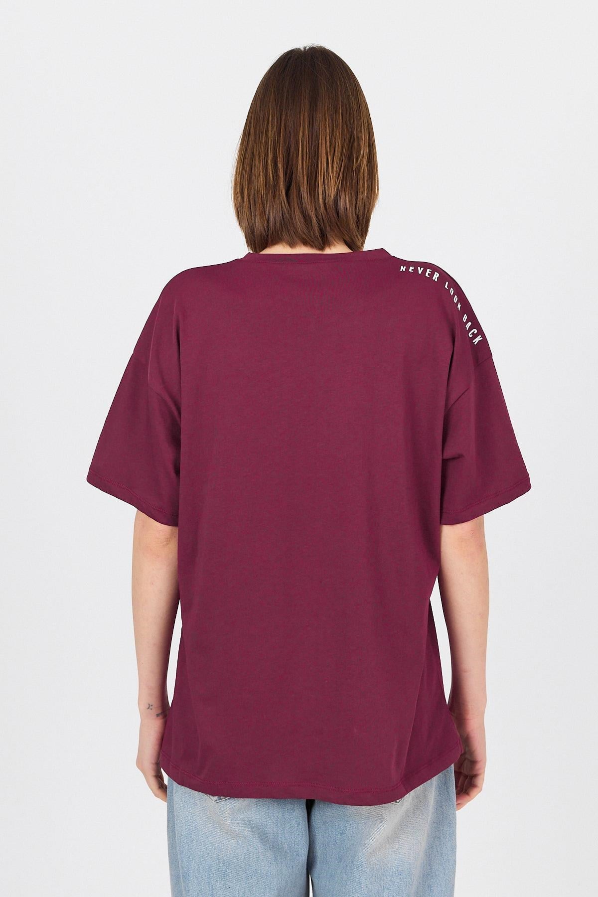 Bordo Omuz Yazı Baskılı %100 Pamuk Oversize Tişört 2150-30M