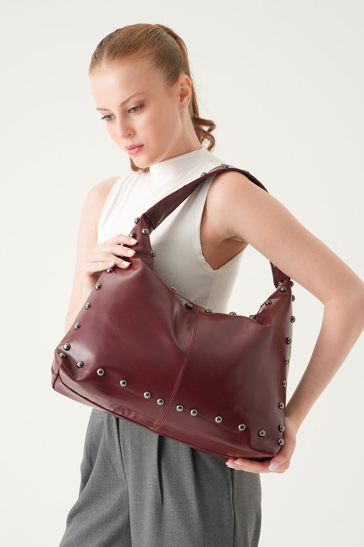 Bordo Zımbalı Omuz Çantası 9225
