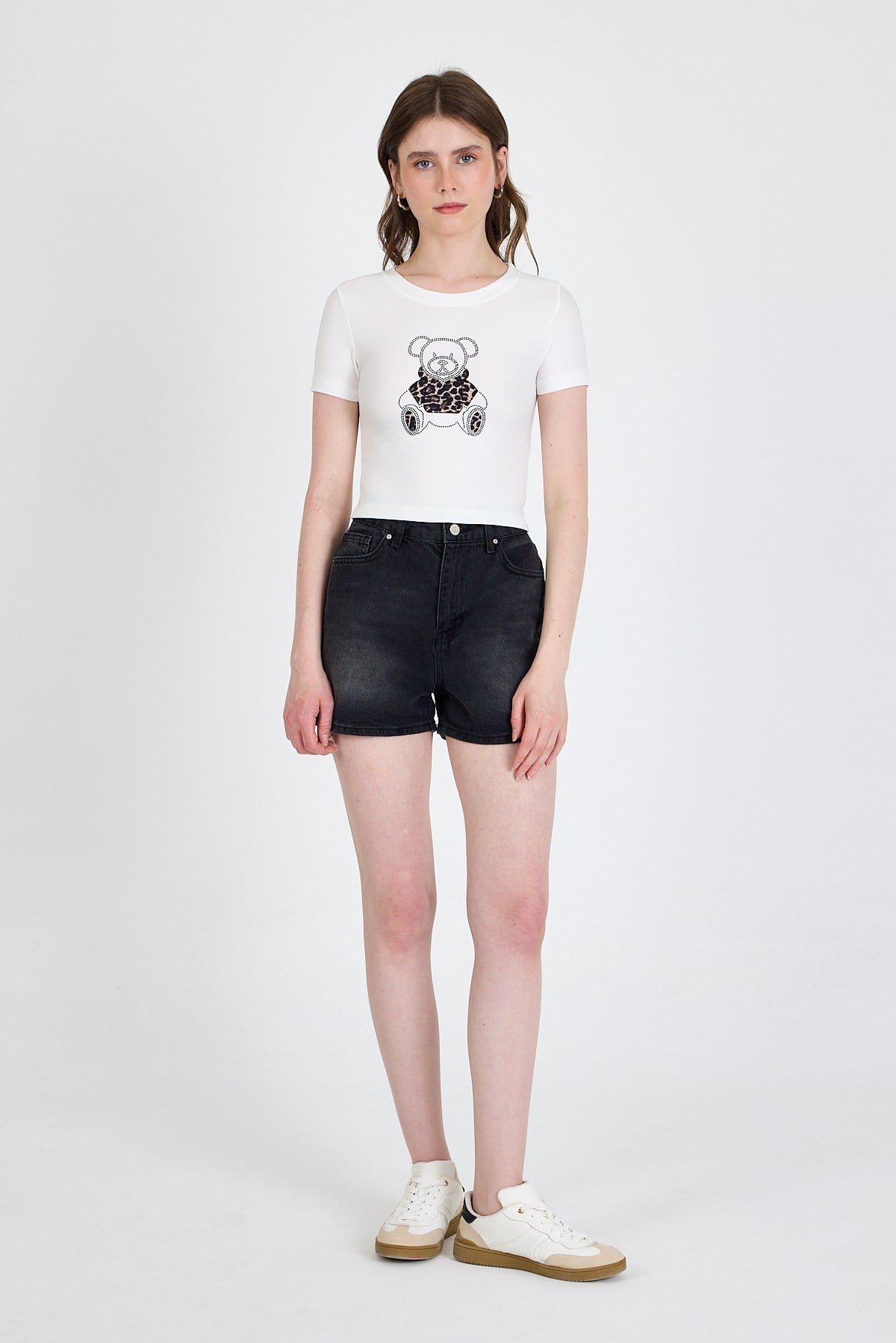 Ekru Ayıcık Baskılı Leopar Detaylı Slim Fit Crop Tişört 0549