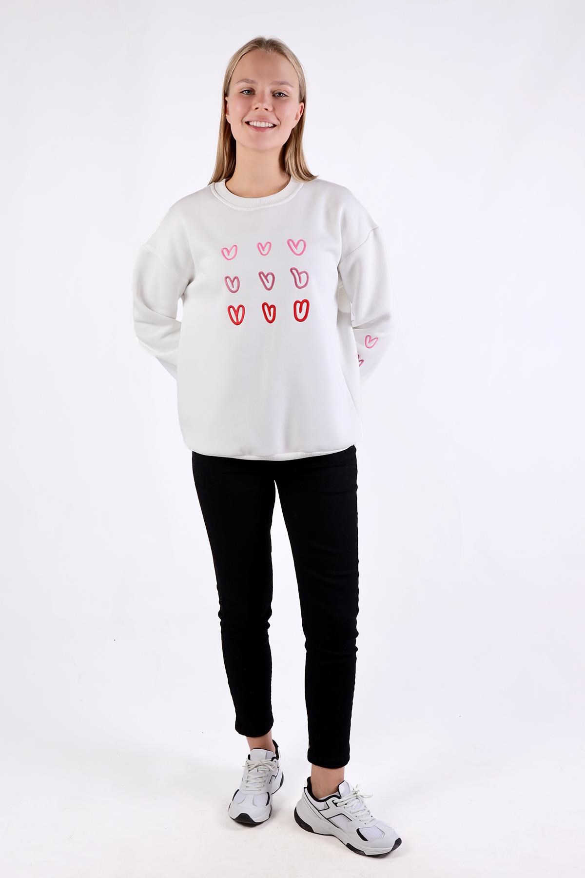 Ekru Bisiklet Yaka Kalp Nakışlı Sweat 9175M