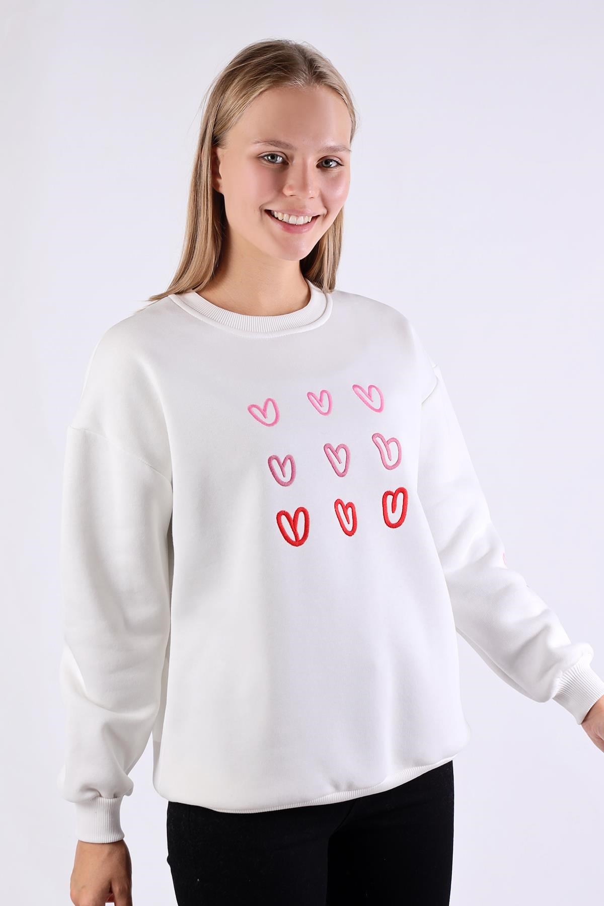 Ekru Bisiklet Yaka Kalp Nakışlı Sweat 9175M