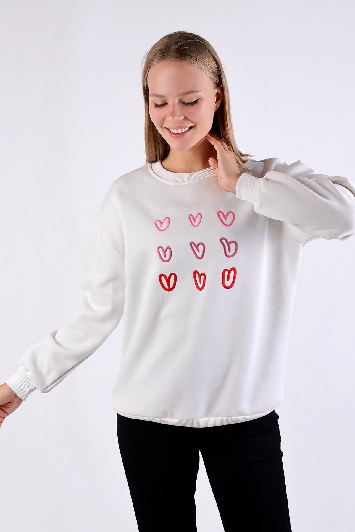 Ekru Bisiklet Yaka Kalp Nakışlı Sweat 9175M