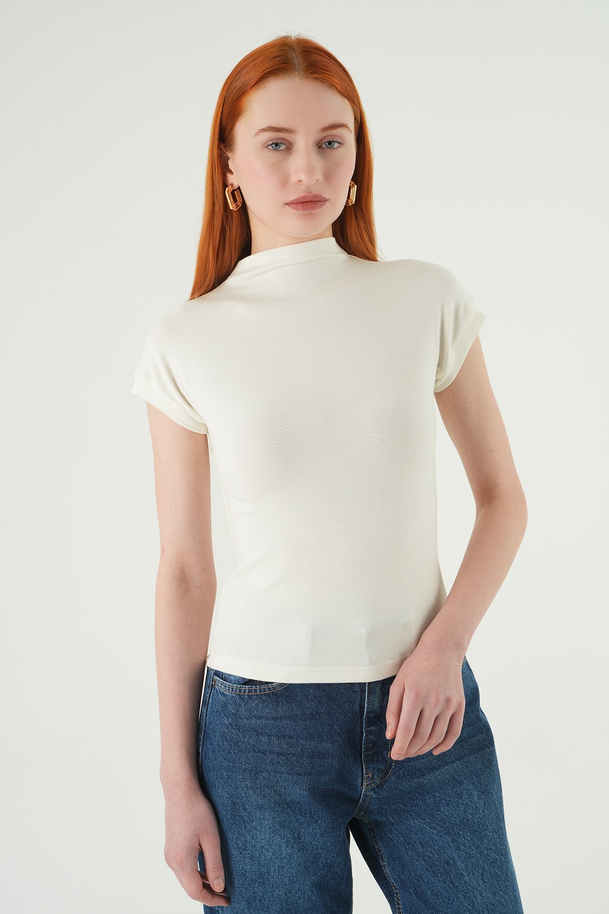 Ekru Dik Yaka Kısa Kol Body 8174A