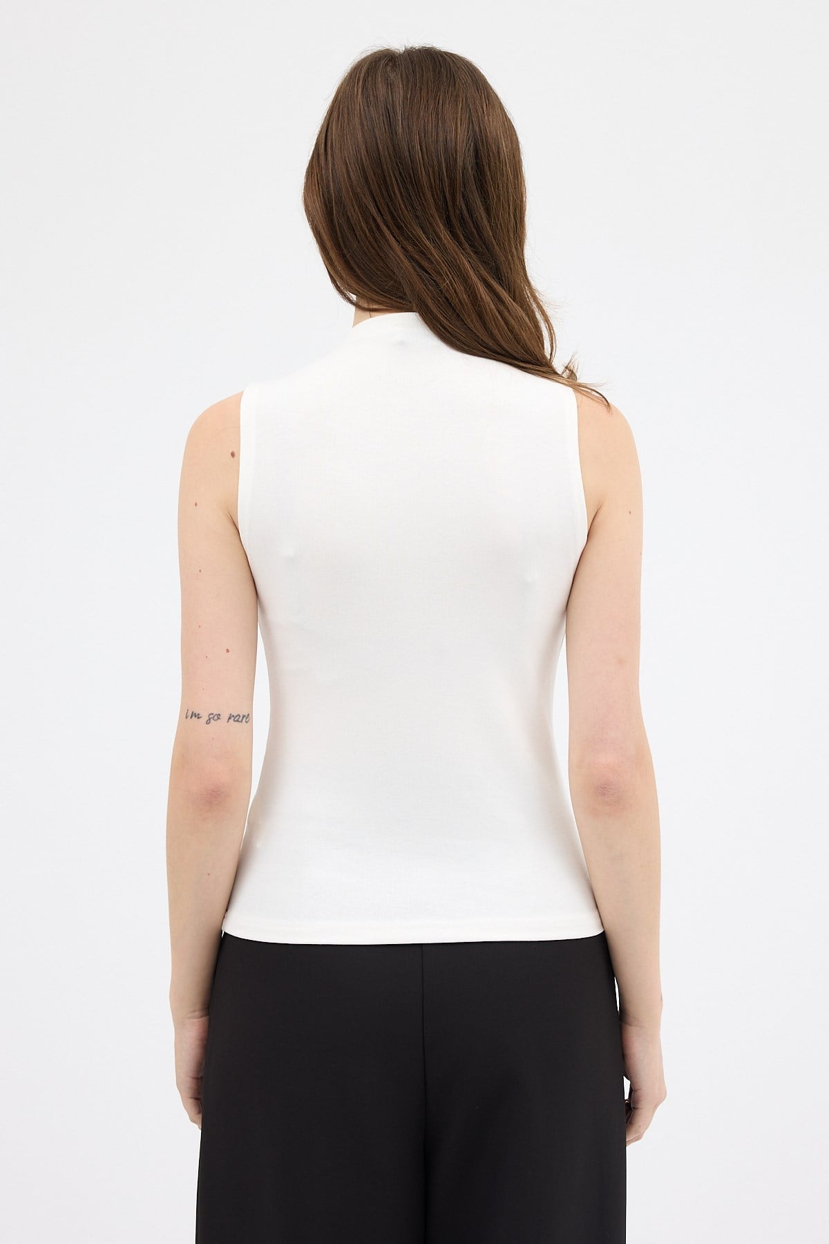 Ekru Kadın Kolsuz Yüksek Yaka Body 8155A