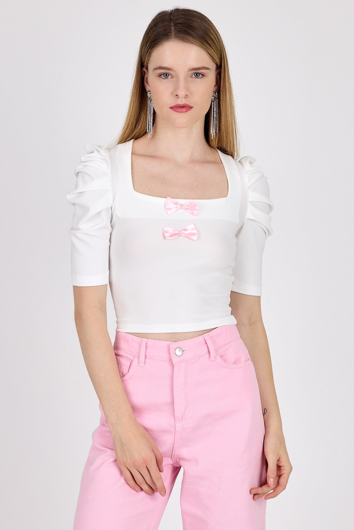 Ekru Kare Yaka Fiyonk DetaylI Crop Bluz 1349