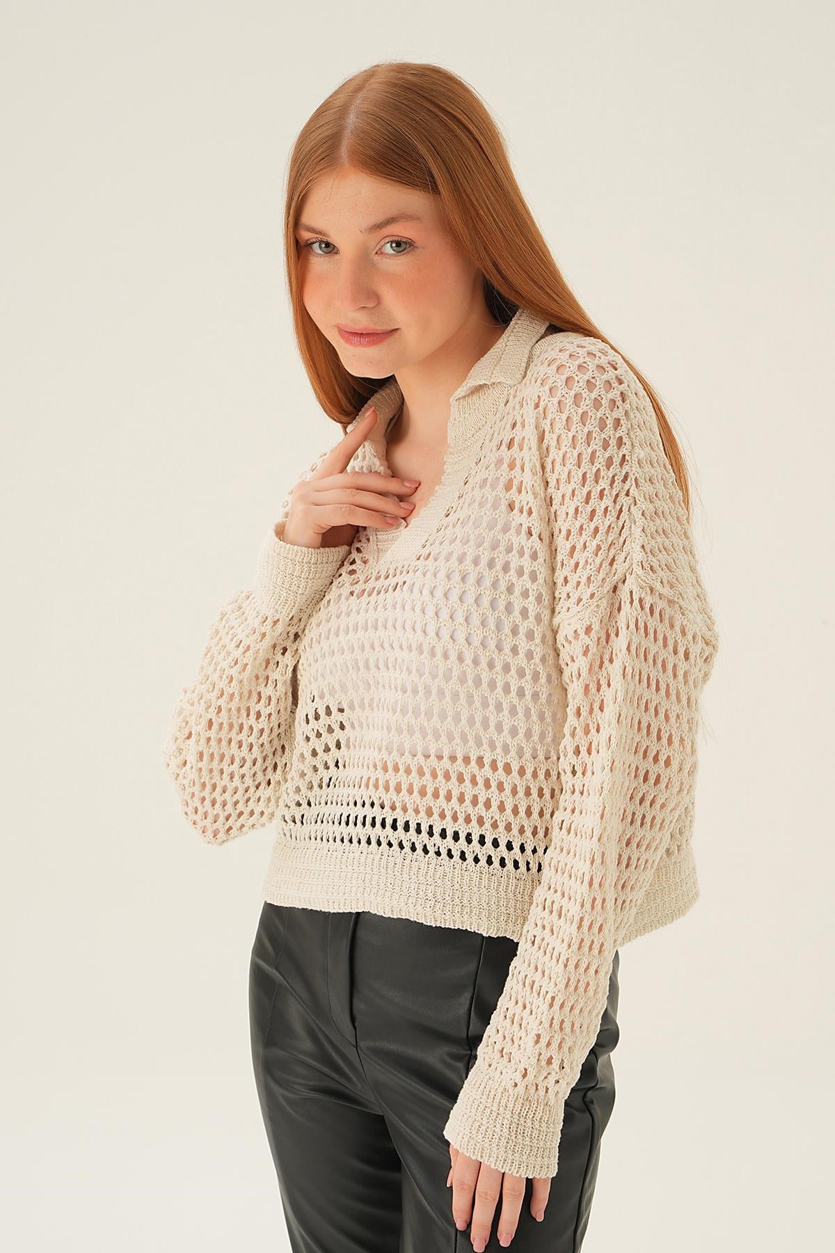 Ekru Polo Yaka Ajurlu Bluz 2402