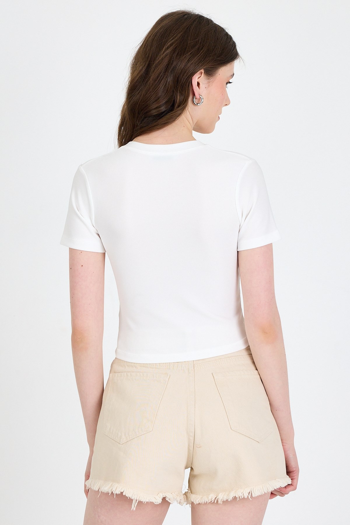 Ekru Taş İşleme Detaylı V Yaka Slim Fit Tişört 0949