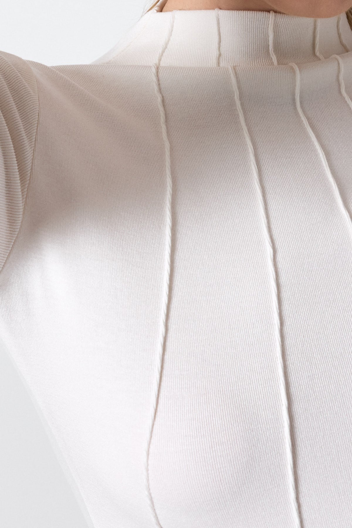 Ekru Uzun Kollu Yarım Balıkçı Yaka Dikiş Detaylı Kadın Body 8225A