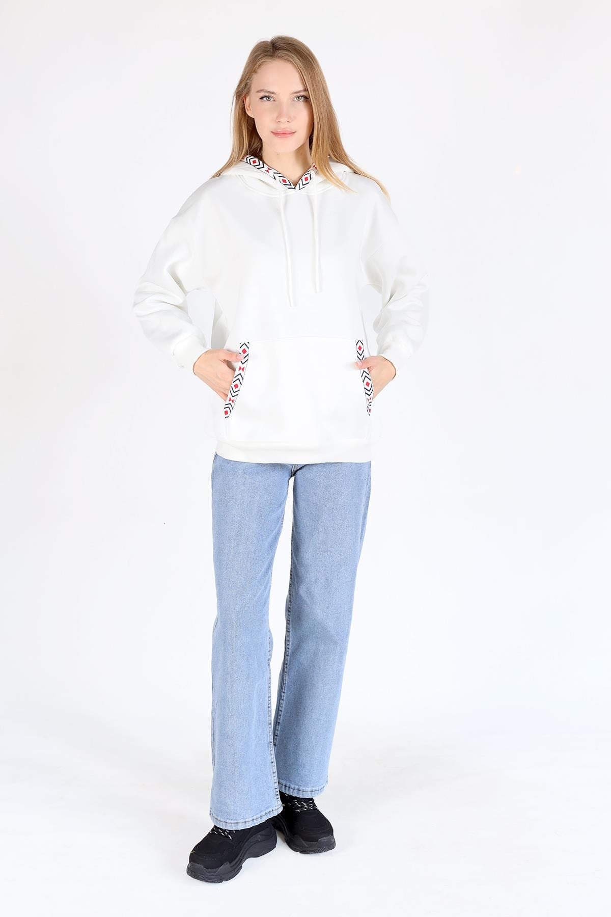 Ekru Yaka Cep Nakışlı Kapüşonlu Sweat 9141M