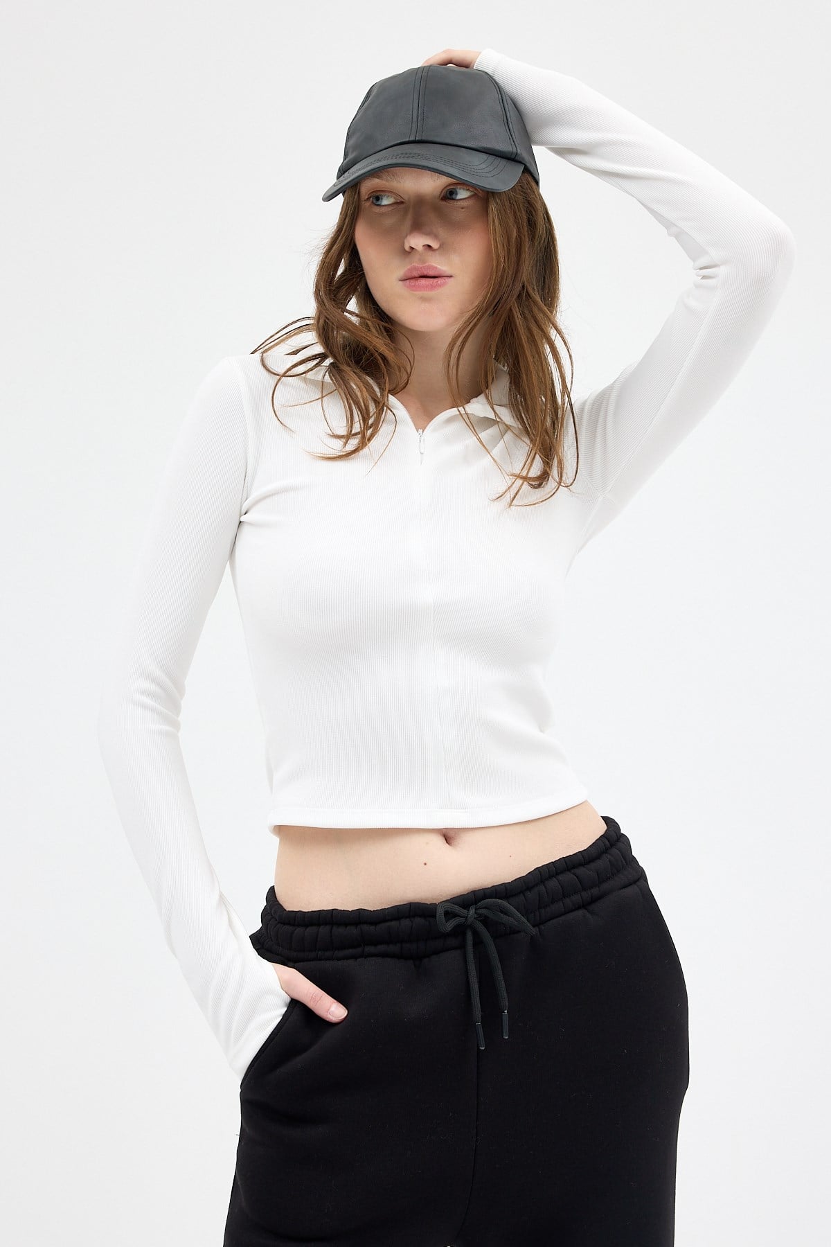 Ekru Yarım Balıkçı Yaka Fermuarlı Body 2447
