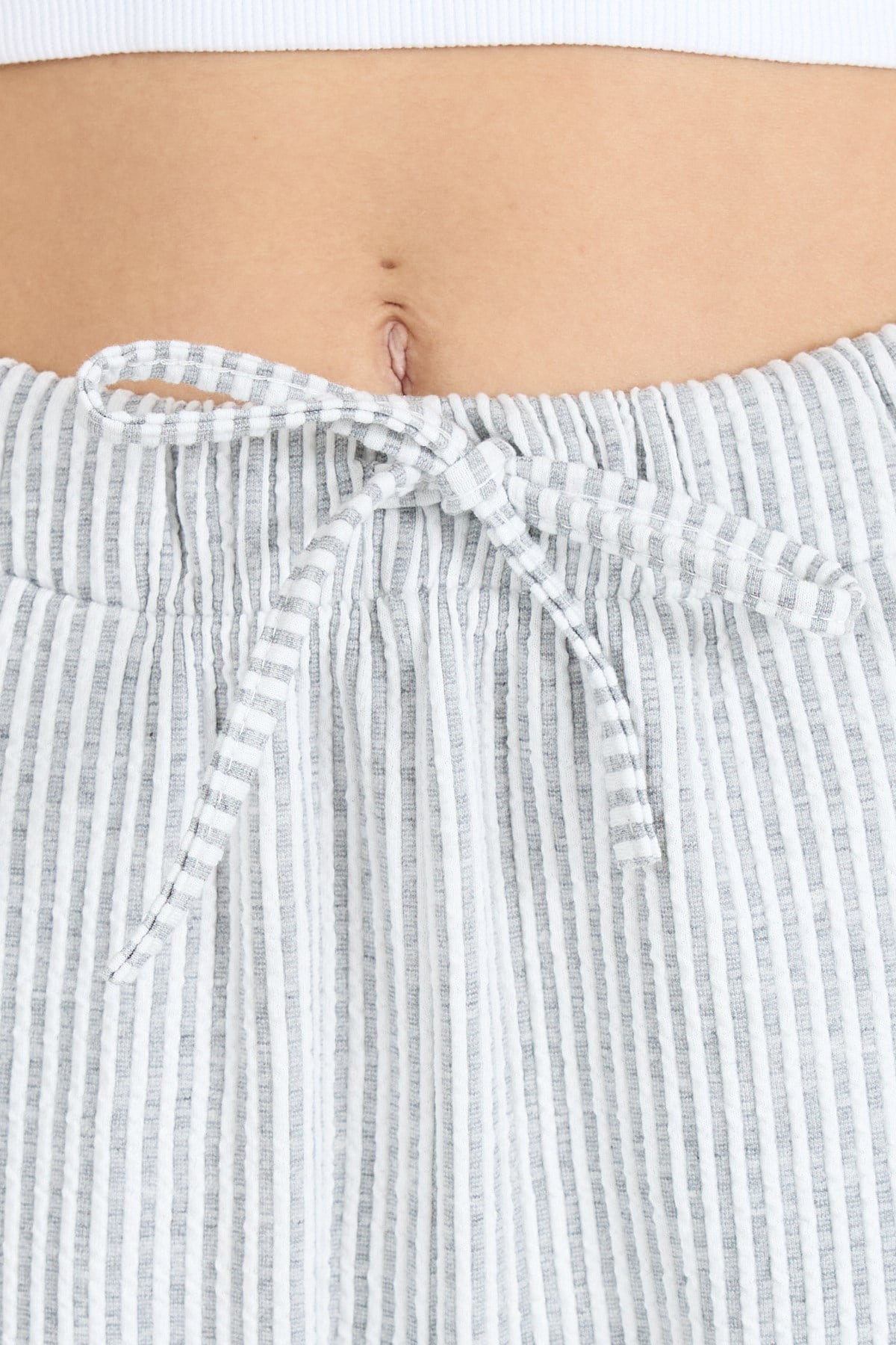 Gri Beli Lastikli Çizgili Geniş Paça Dokuma Pantolon 4098