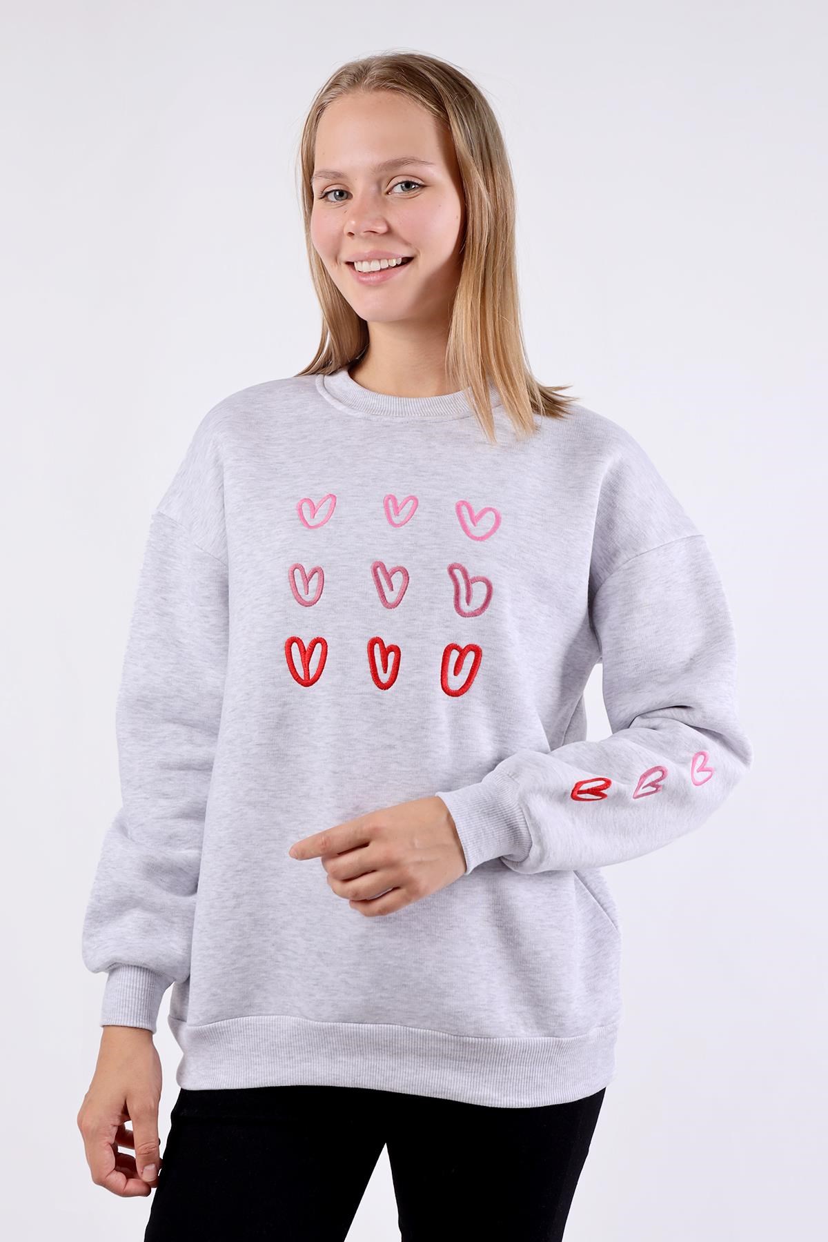 Gri Bisiklet Yaka Kalp Nakışlı Sweat 9175M