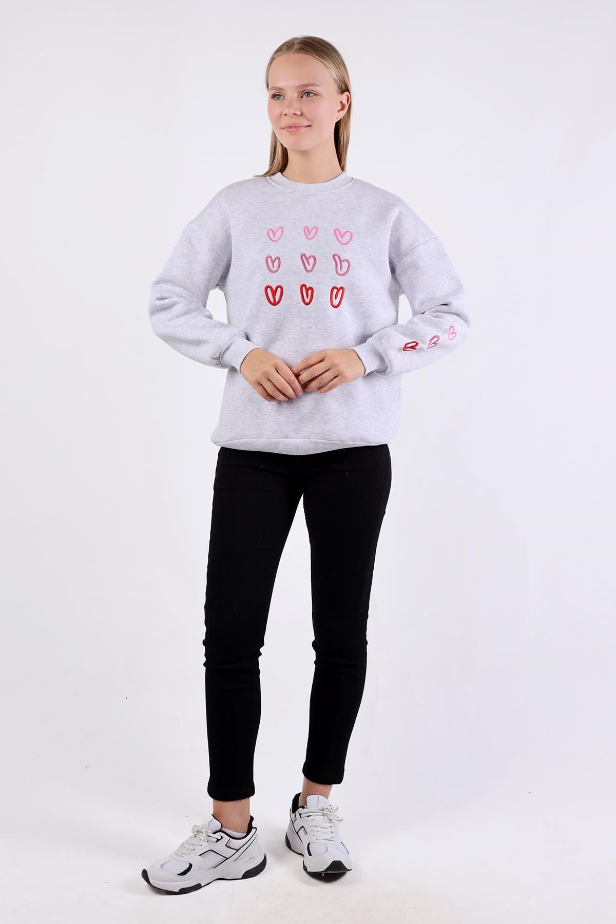 Gri Bisiklet Yaka Kalp Nakışlı Sweat 9175M