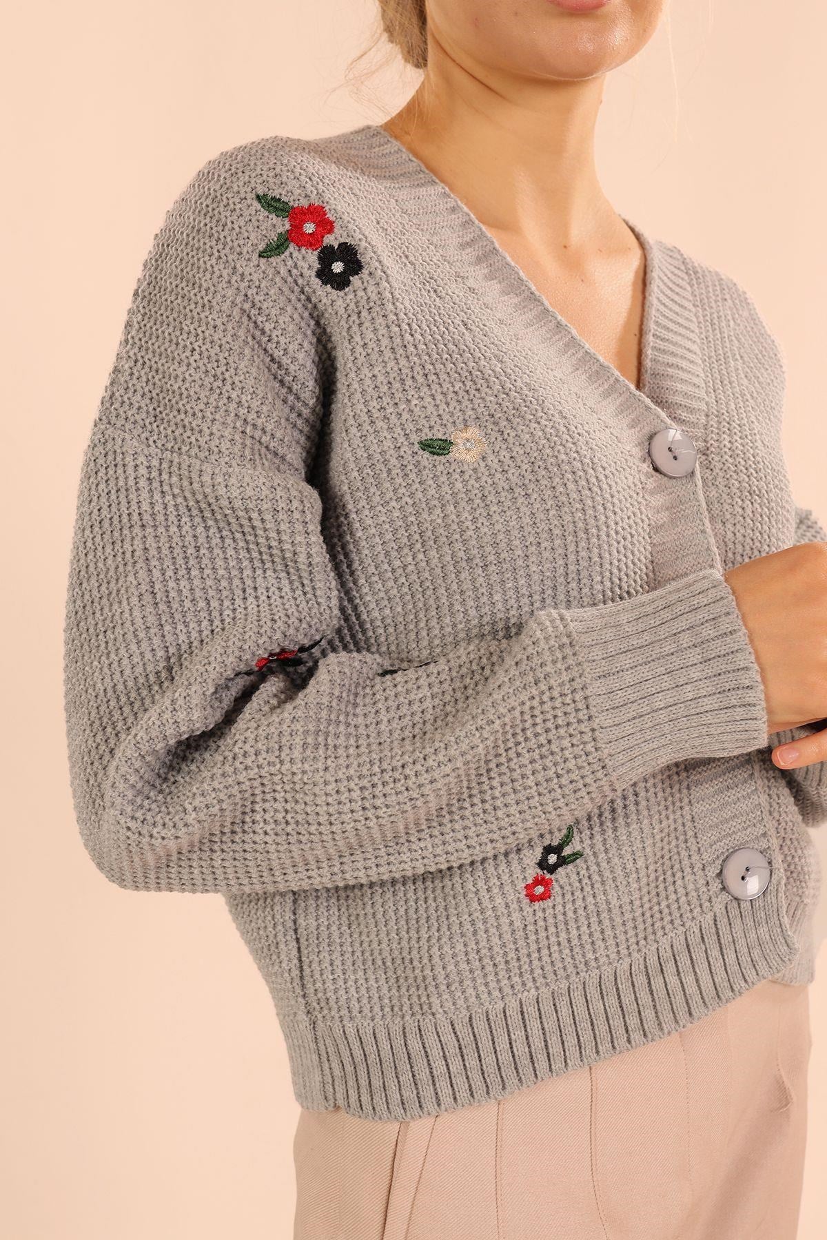 Gri Çiçekli Kısa Hırka 384