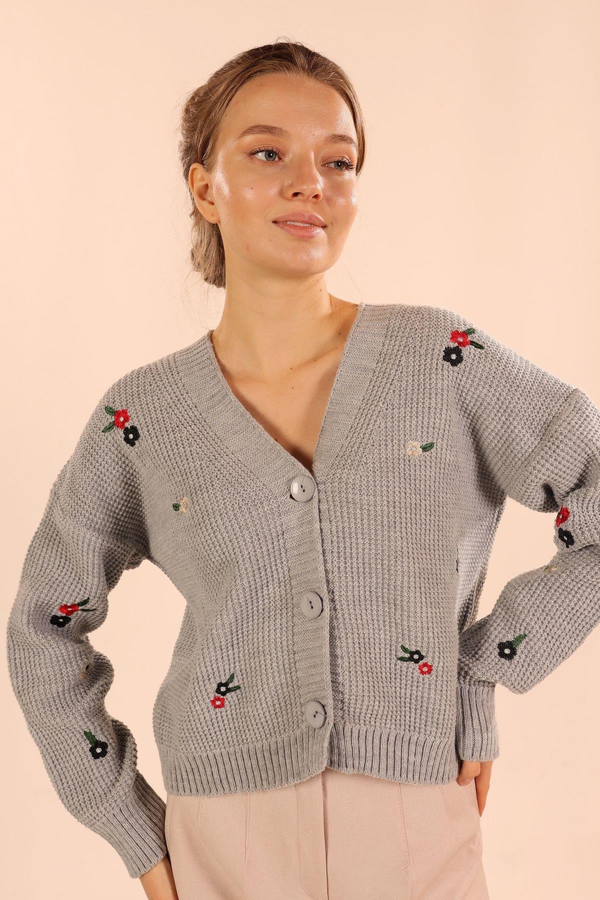 Gri Çiçekli Kısa Hırka 384
